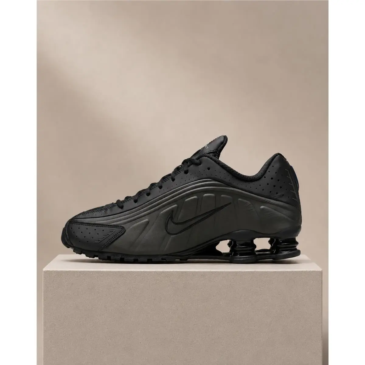 Nike shoes - Nike Shox R4 - Shox - HQ1988-001 - Black 1