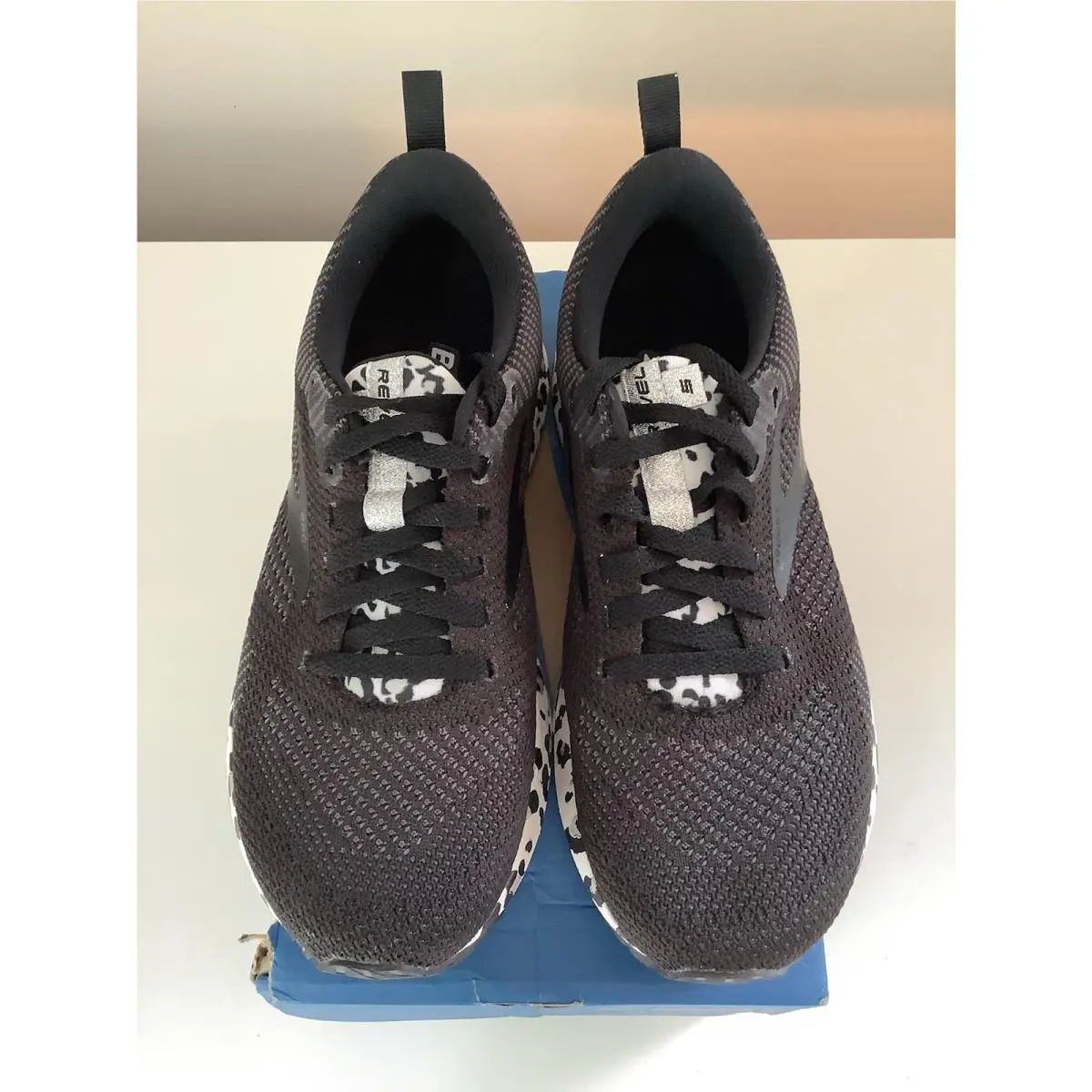 Brooks shoes - Brooks Revel - Revel - Black 2