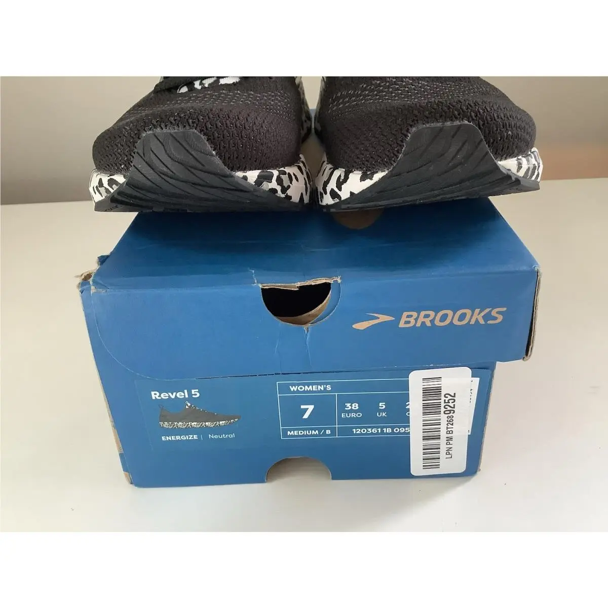 Brooks shoes - Brooks Revel - Revel - Black 3