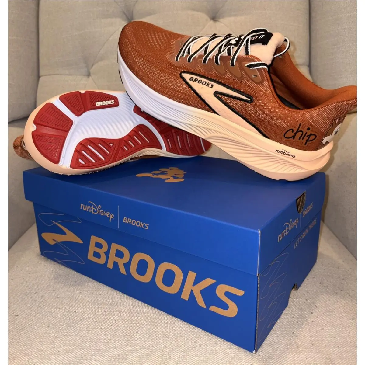 Brooks shoes - Brooks X Run Disney Ghost 17 Chip N - Brown 1