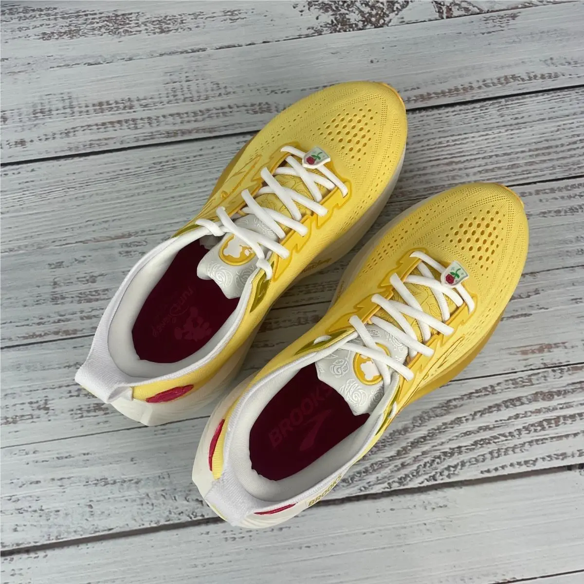 Brooks shoes - Yellow 8