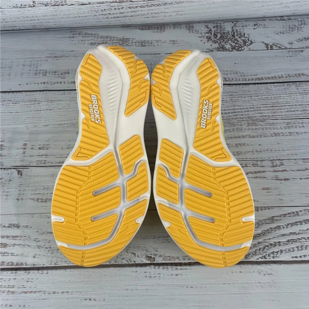 Brooks shoes - Yellow 9