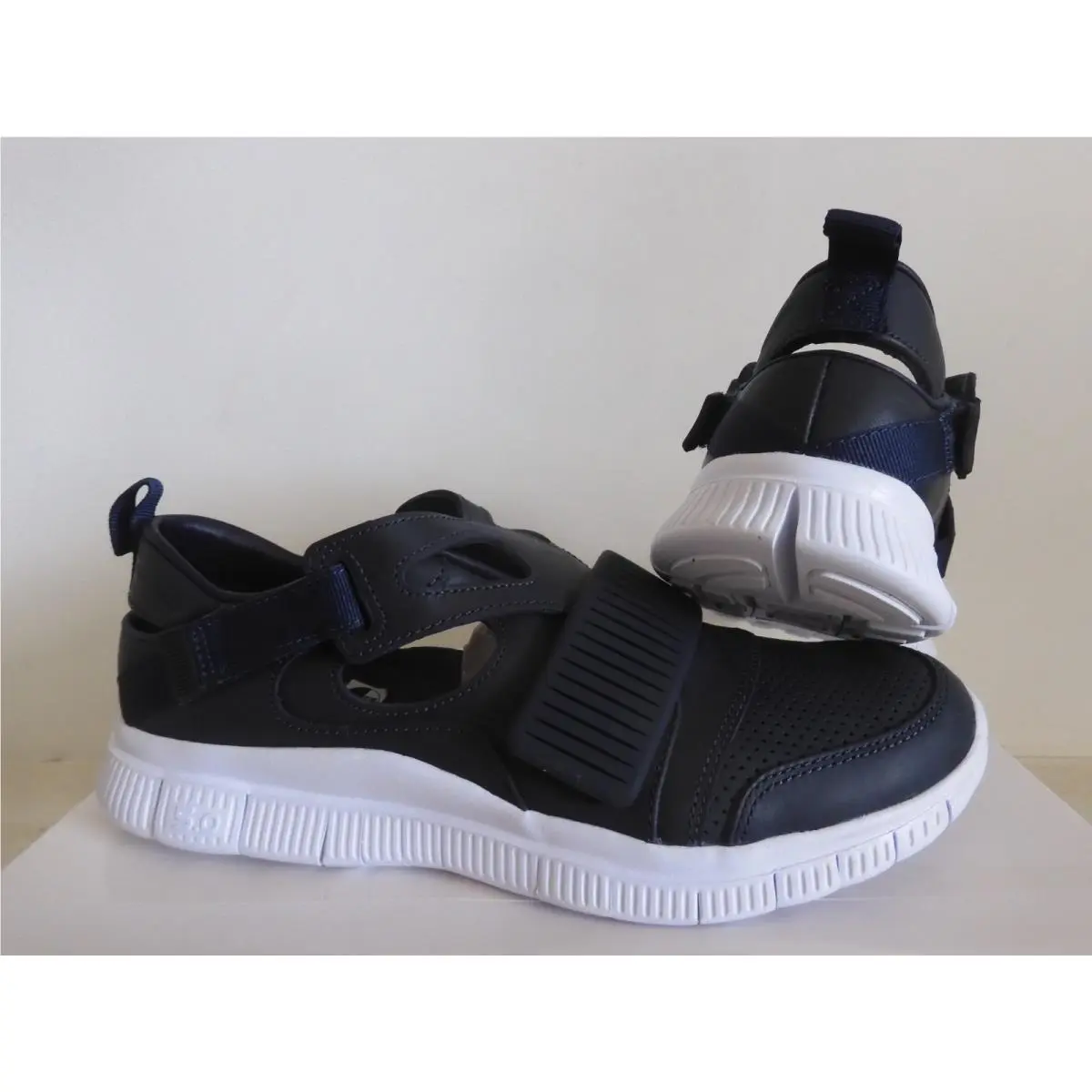 Nike shoes - Nike Free Huarache - Free Huarache - 801759-413 - Blue 1
