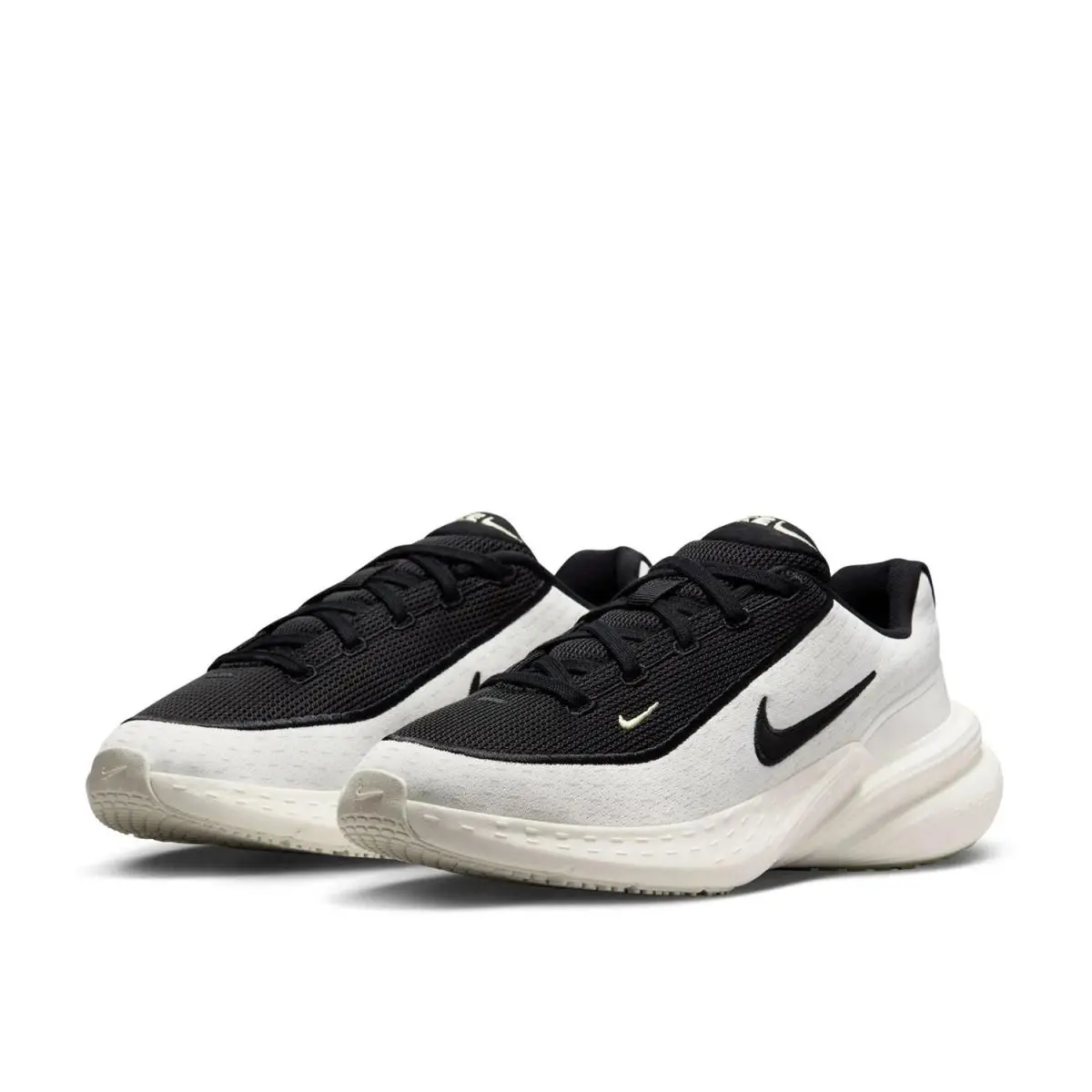 Nike shoes - White/Black 9
