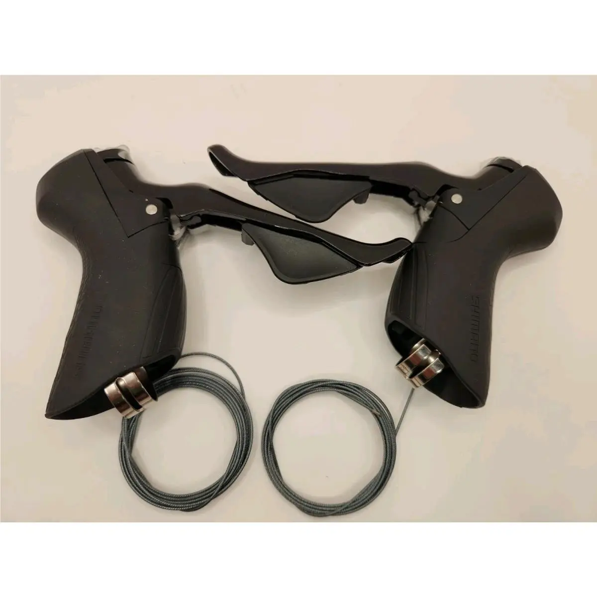 Shimano 105 ST-R7000 2 x 11 Shift/brake Lever Set. Black