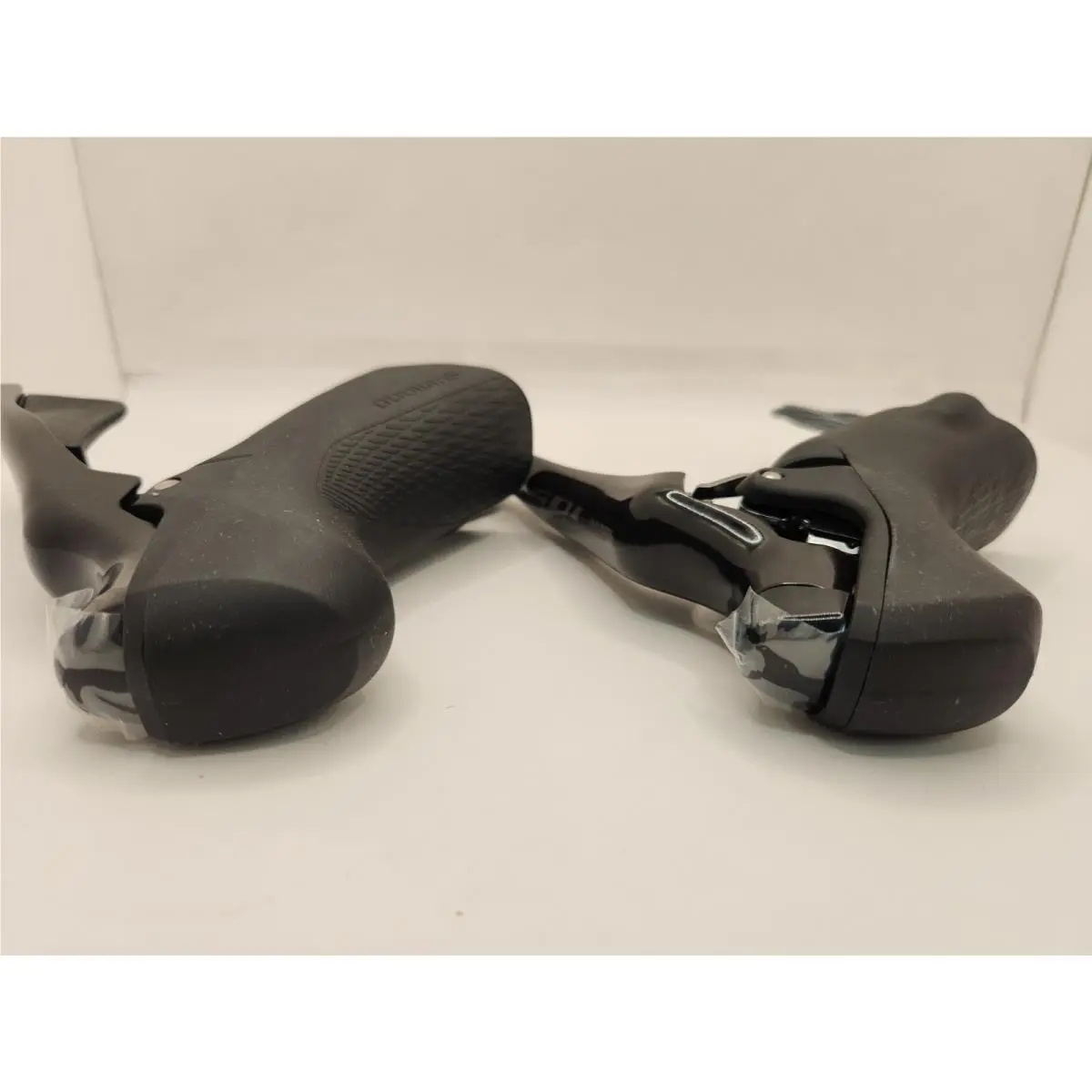 Shimano  - Shimano 105 ST-R7000 - Black 2
