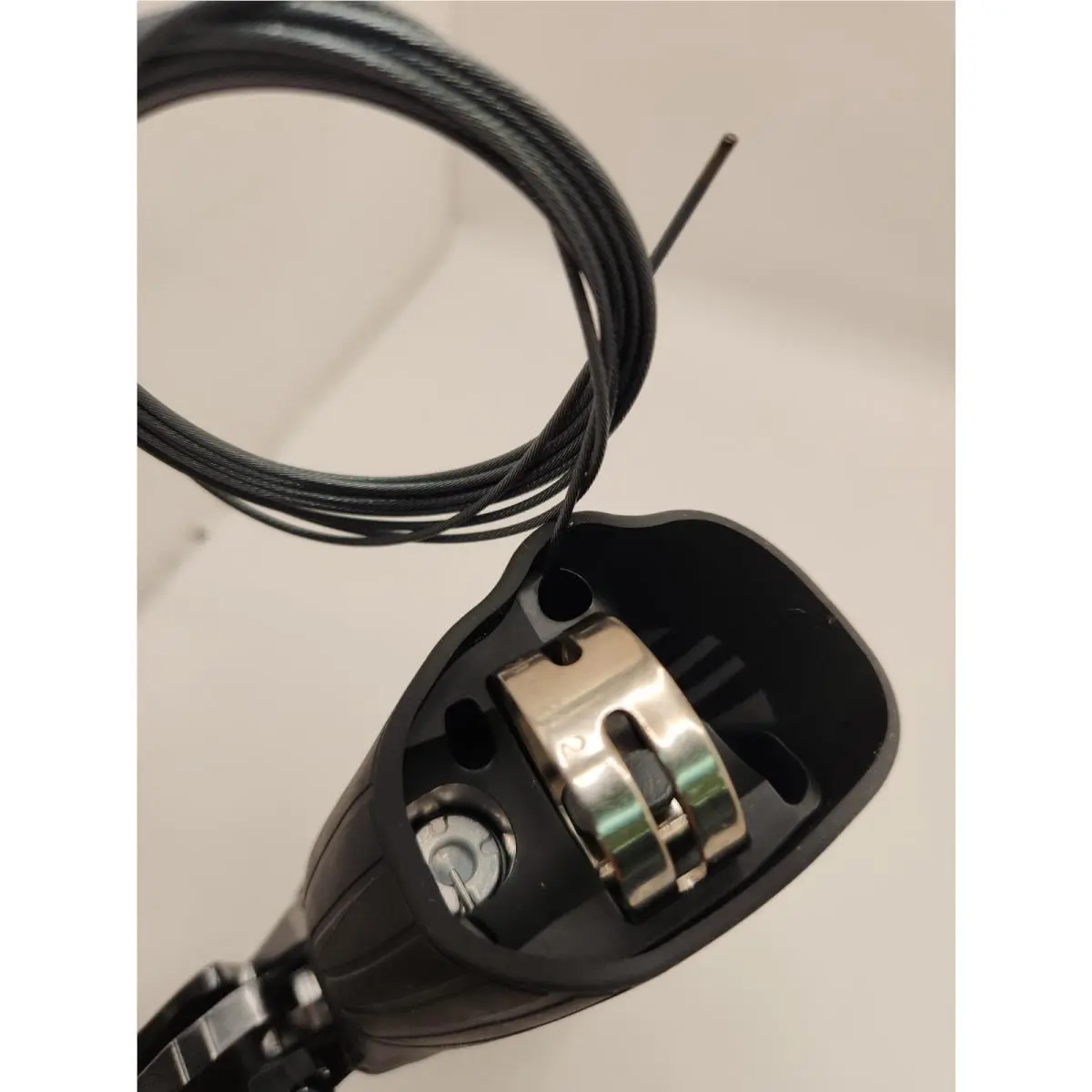 Shimano  - Shimano 105 ST-R7000 - Black 3
