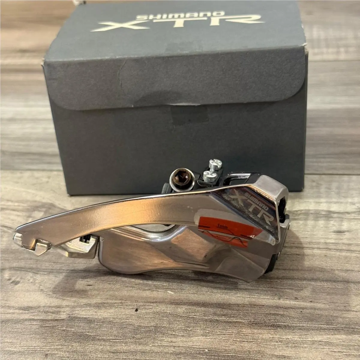 Nos Shimano Xtr FD-M950 Front Derailleur 31.8 Bottom Pull Low Clamp Top Swing