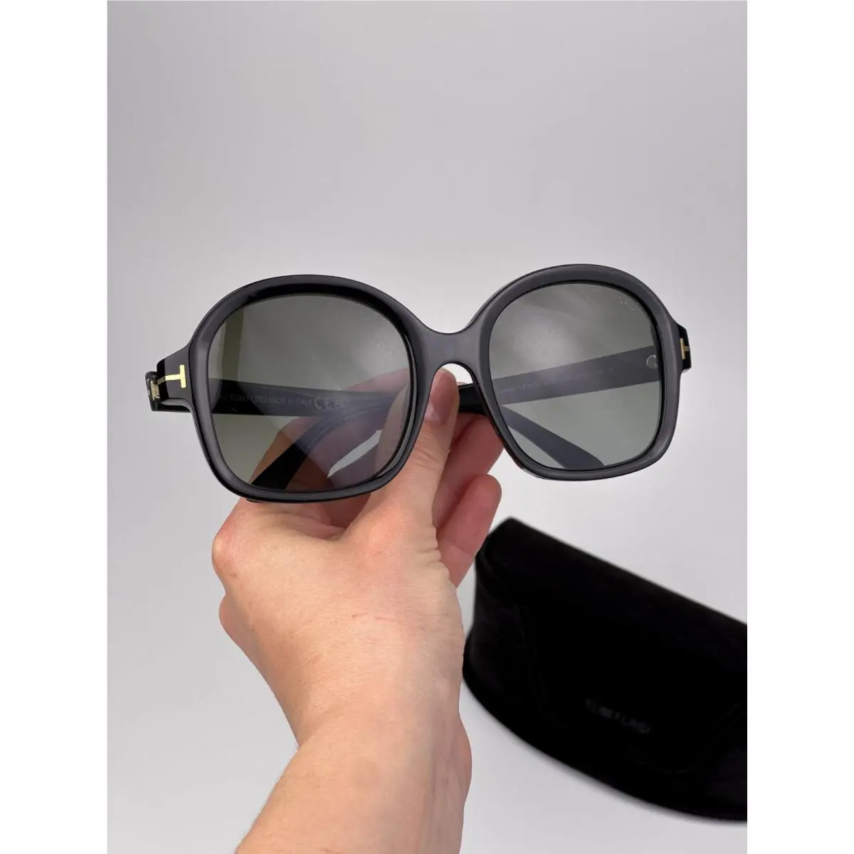 Tom Ford Hanley Women Sunglasses Black Smoke Gradient Round FT1034/S 01B