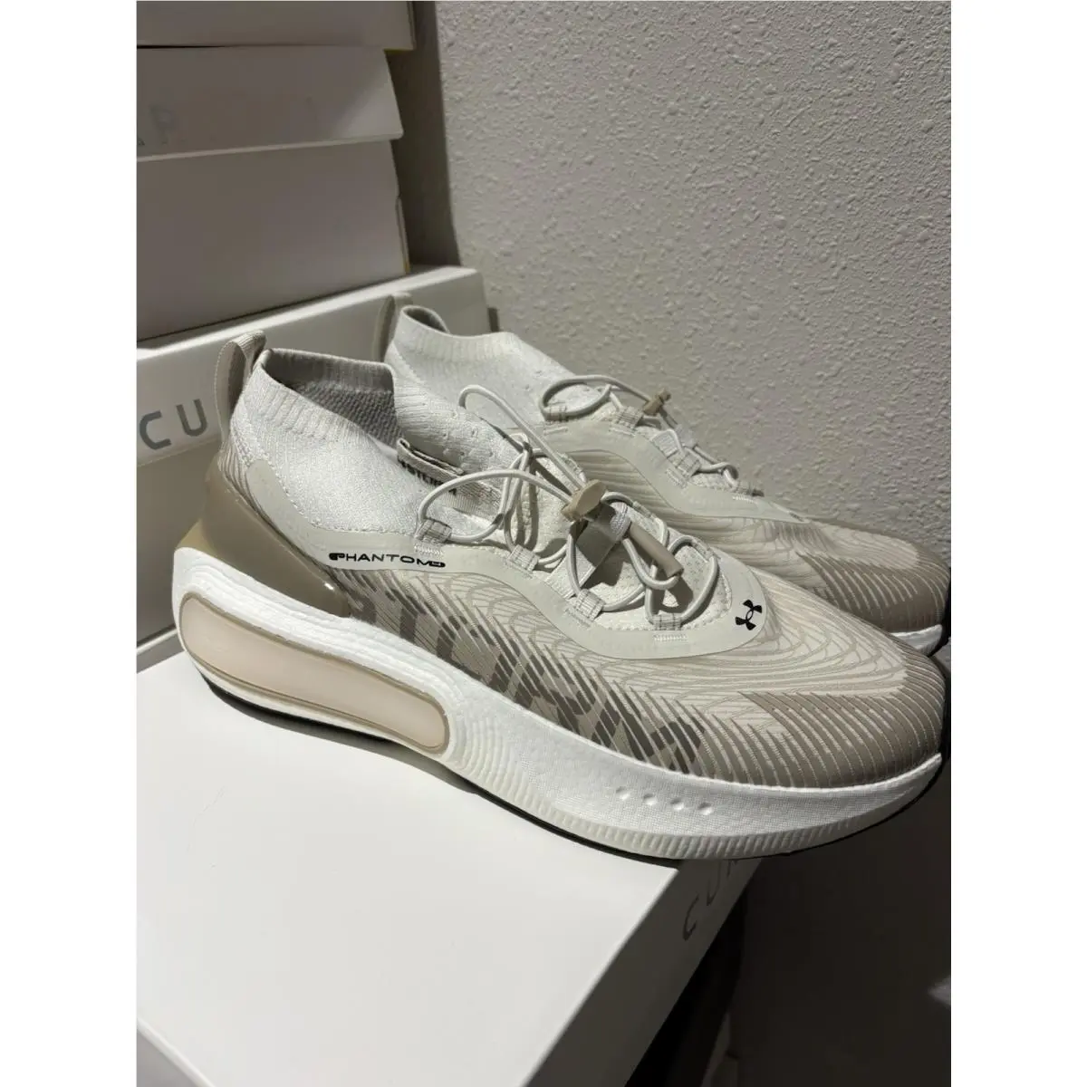 Under Armour shoes - Under Armour HOVR Phantom 4 Storm - 3027625 - Beige 0