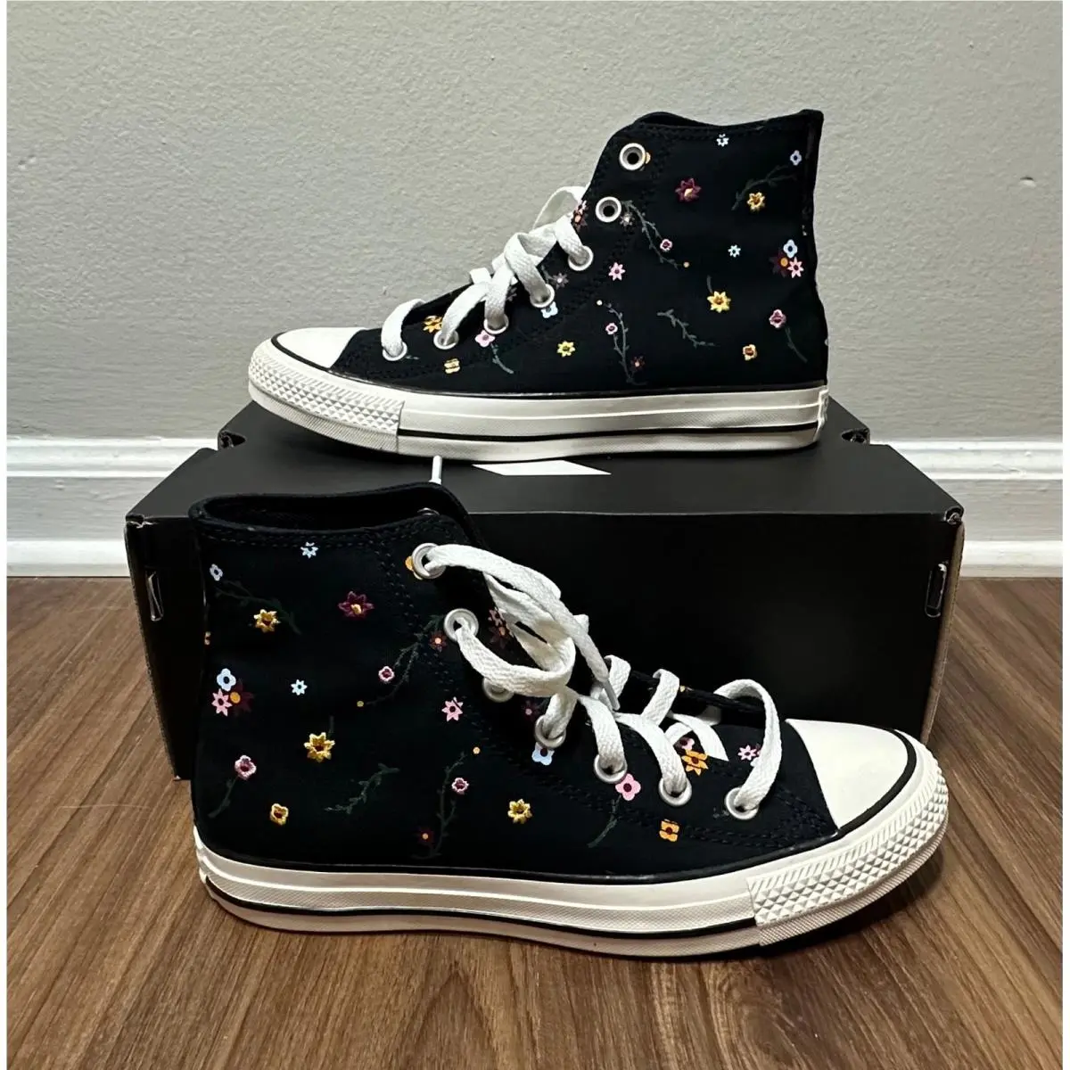 Converse Chuck Taylor All Star Floral Embroidered High Top Shoes Black Sz 7.5