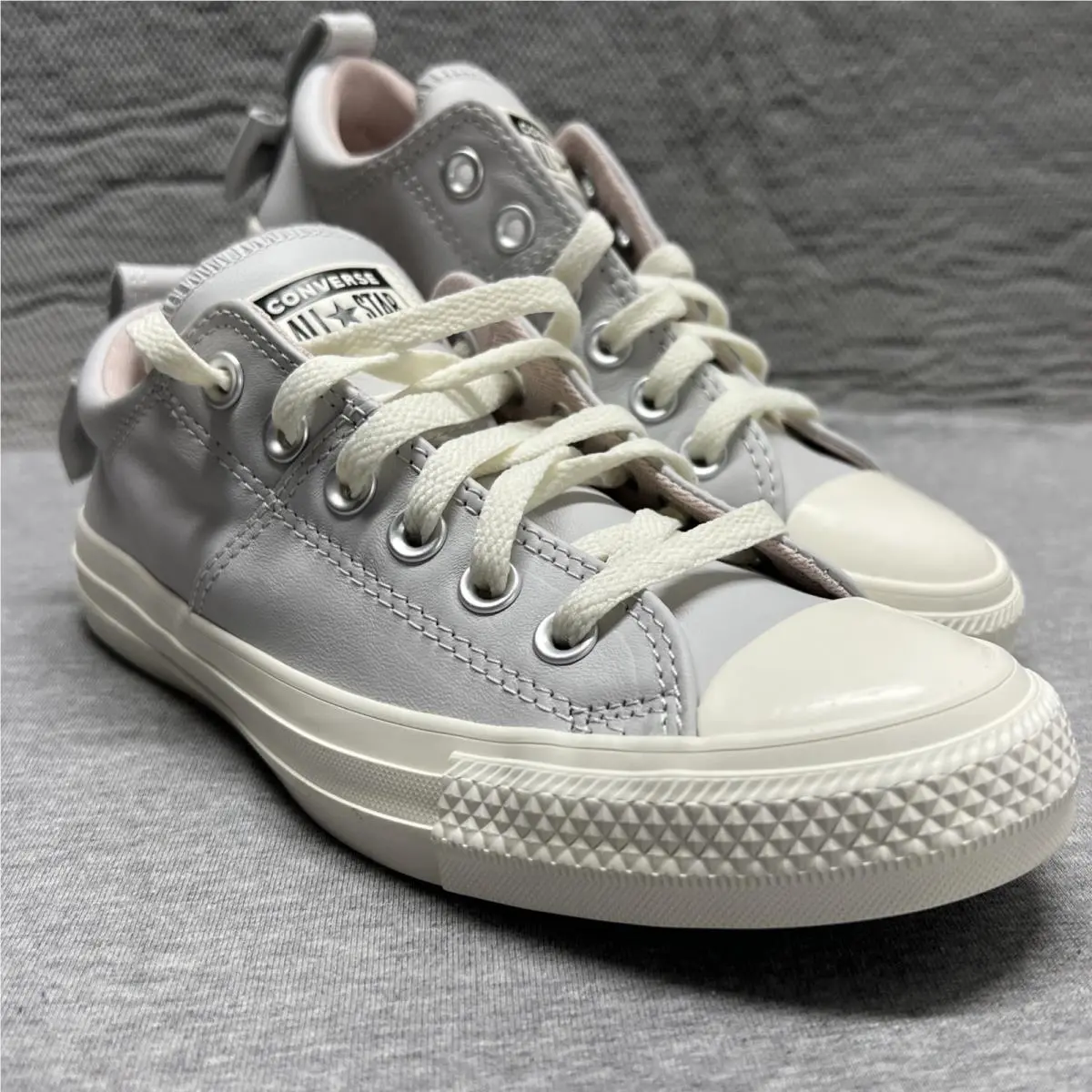 Converse Chuck Taylor Madison Sneaker Shoe Womans 6.5 Fashion Bow Sneakers