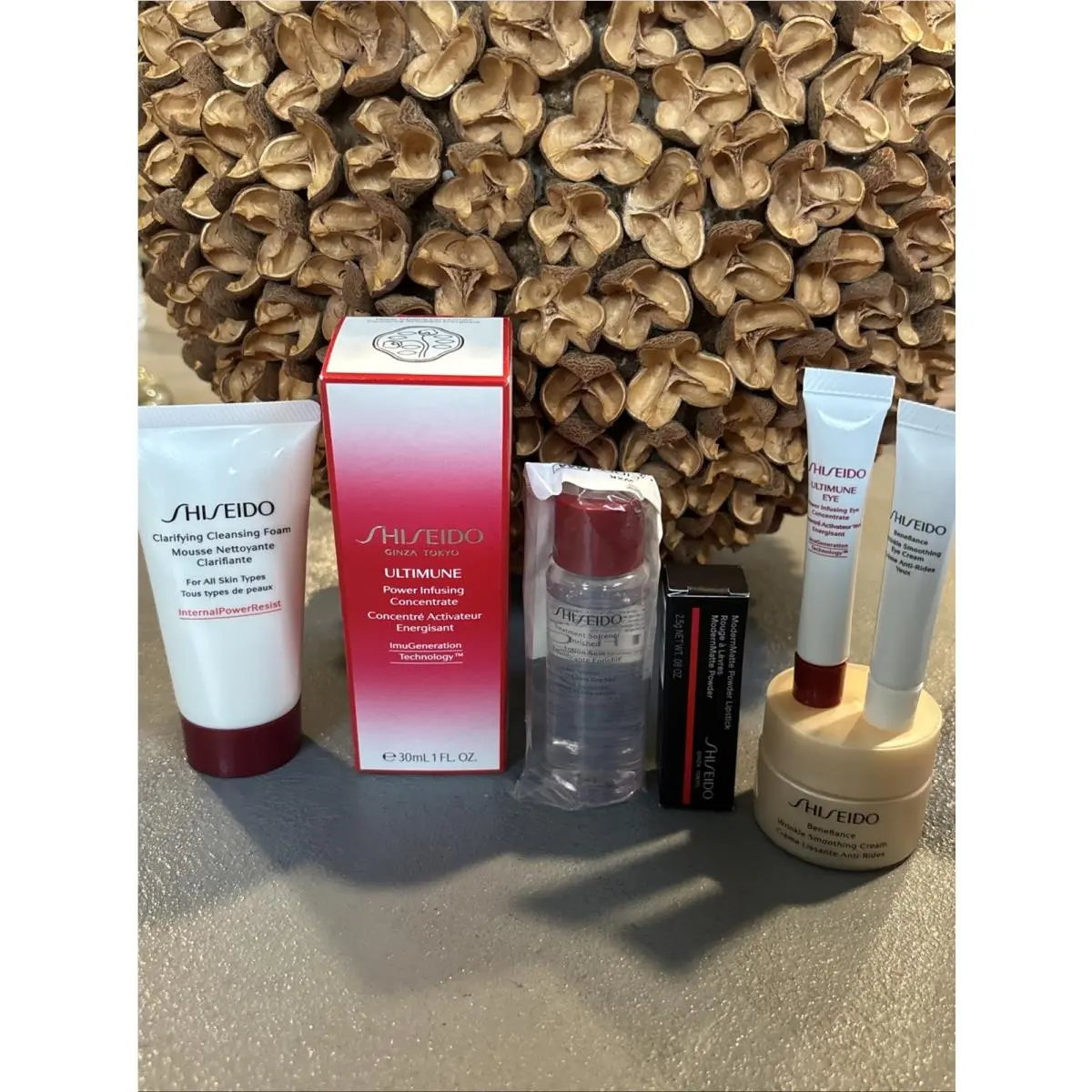 Shiseido Ultimate Holiday 8 Pc Set with Bag Treatment Softener