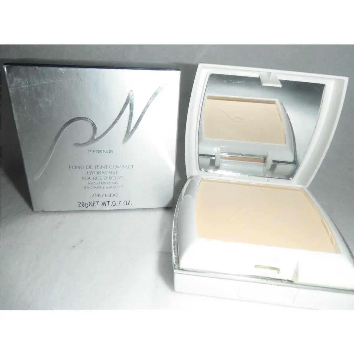 Shiseido Pieds Nus Compact Moisturizing Radiance Makeup 08 Light Beige