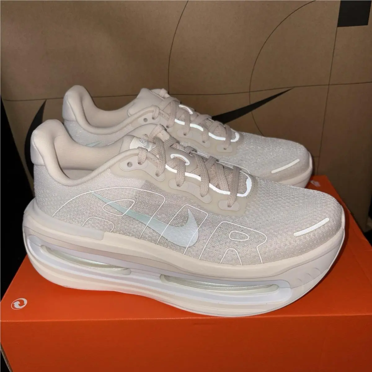 Vomero Premium Chalk White Pale Ivory Nby IQ8102-100 Women`s Size 8 by Nike