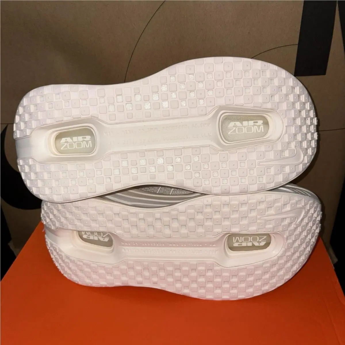 Nike shoes - Nike Vomero Premium - Vomero Premium - IQ8102-100 - Chalk 4