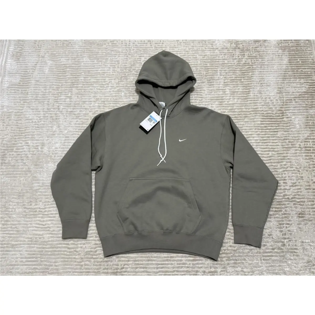Solo Swoosh Heavyweight Pullover Hoodie Light Army Green - Medium by Nike