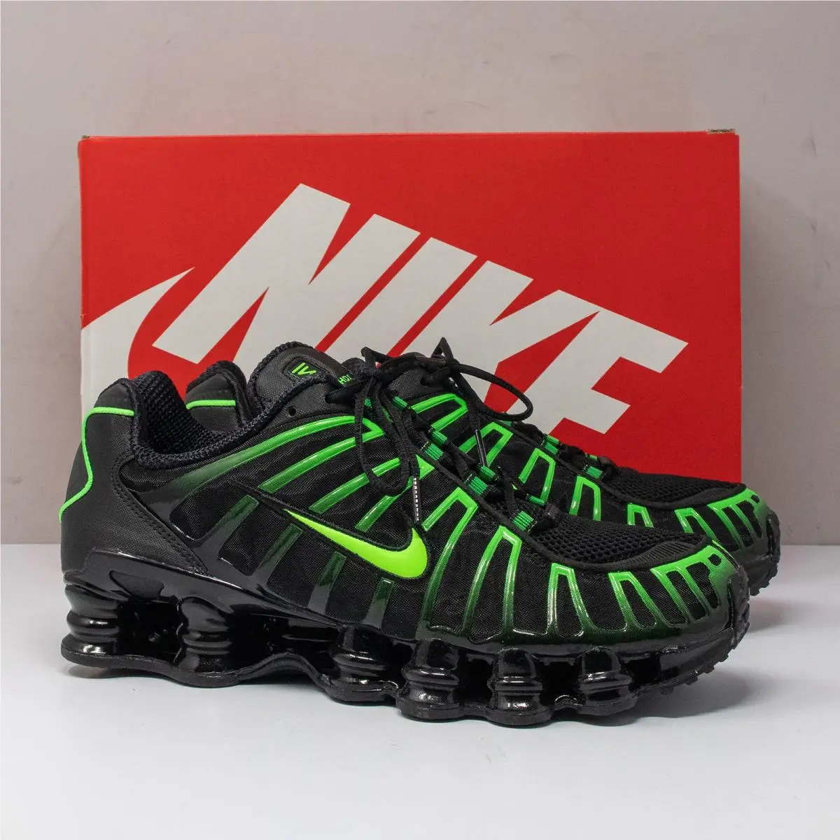 Nike Shox TL Black Green Strike Men`s 9.5 AV3595-012