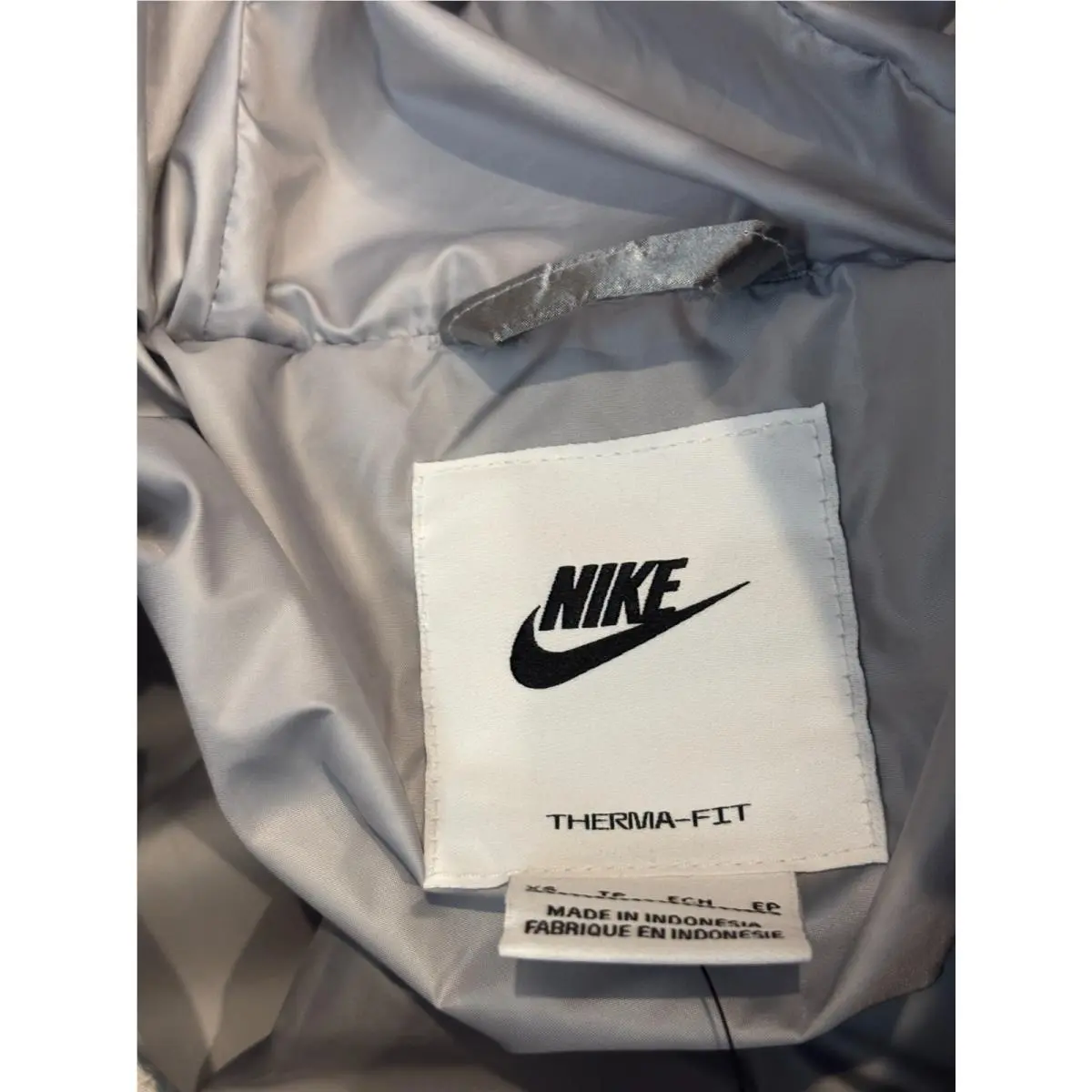 Nike clothing - Metallic Silver (UPC: 198482156084) 3