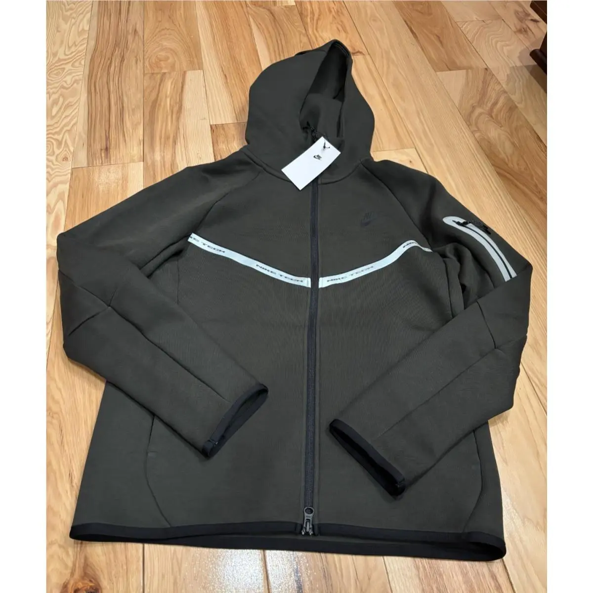 Nike Tech Fleece Windrunner Reflective Accents Sequoia Black IM6537 355 Small