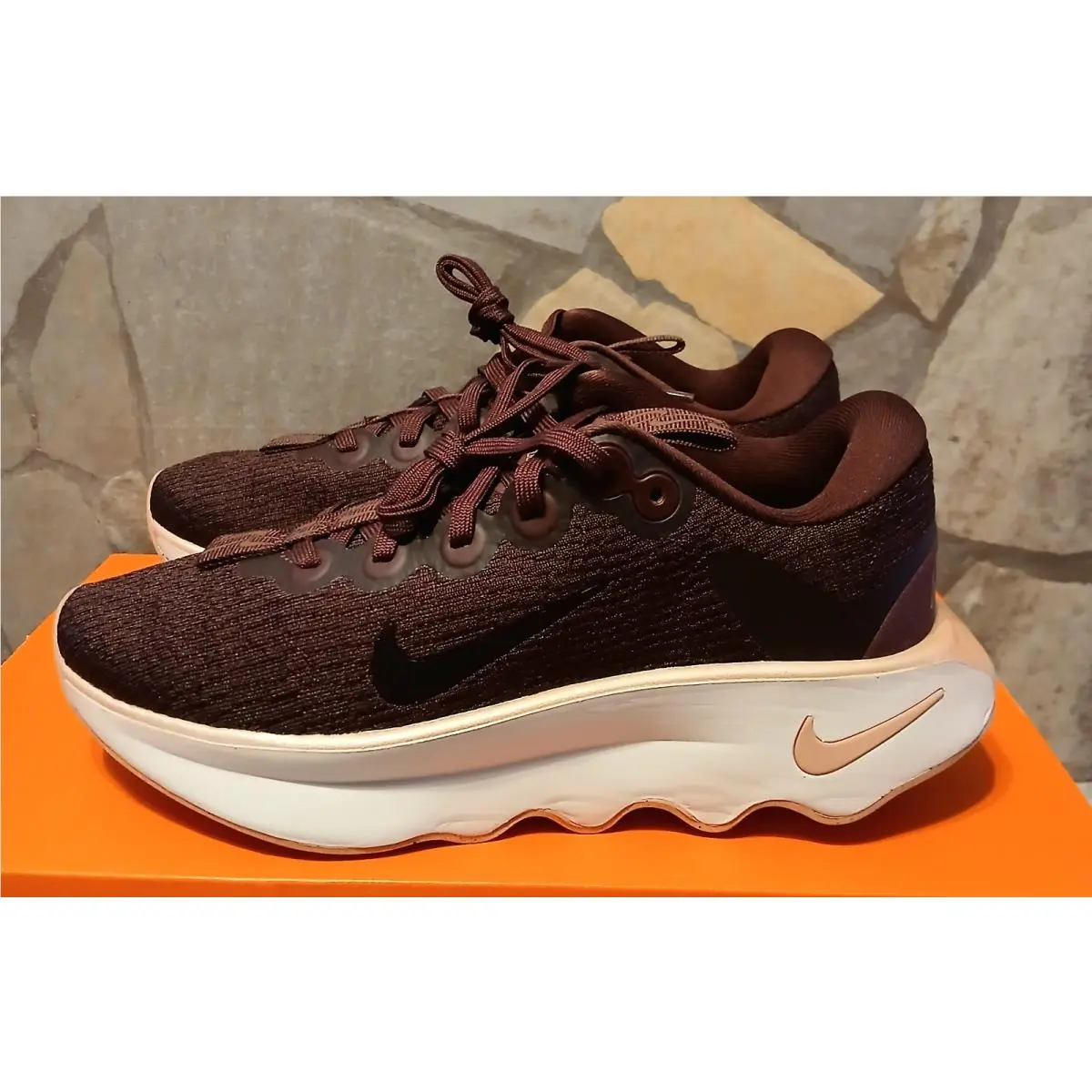 Nike Motiva Women’s Size 6 Walking Shoes Burgundy Crush DV1238-604