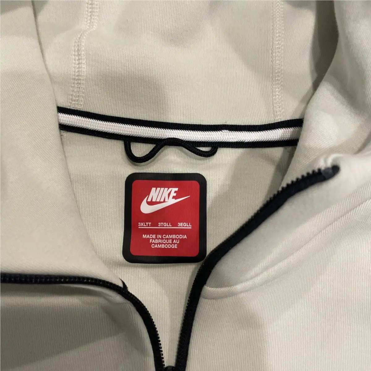 Nike clothing - Beige (UPC: 196977159787) 0