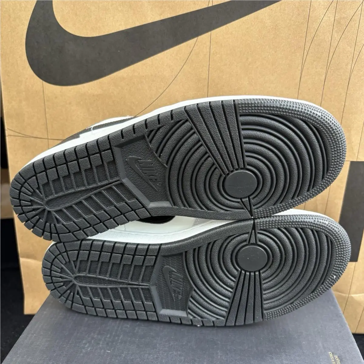 Nike shoes - Nike Air Jordan 1 - Air - 553558-045 - Gray 4