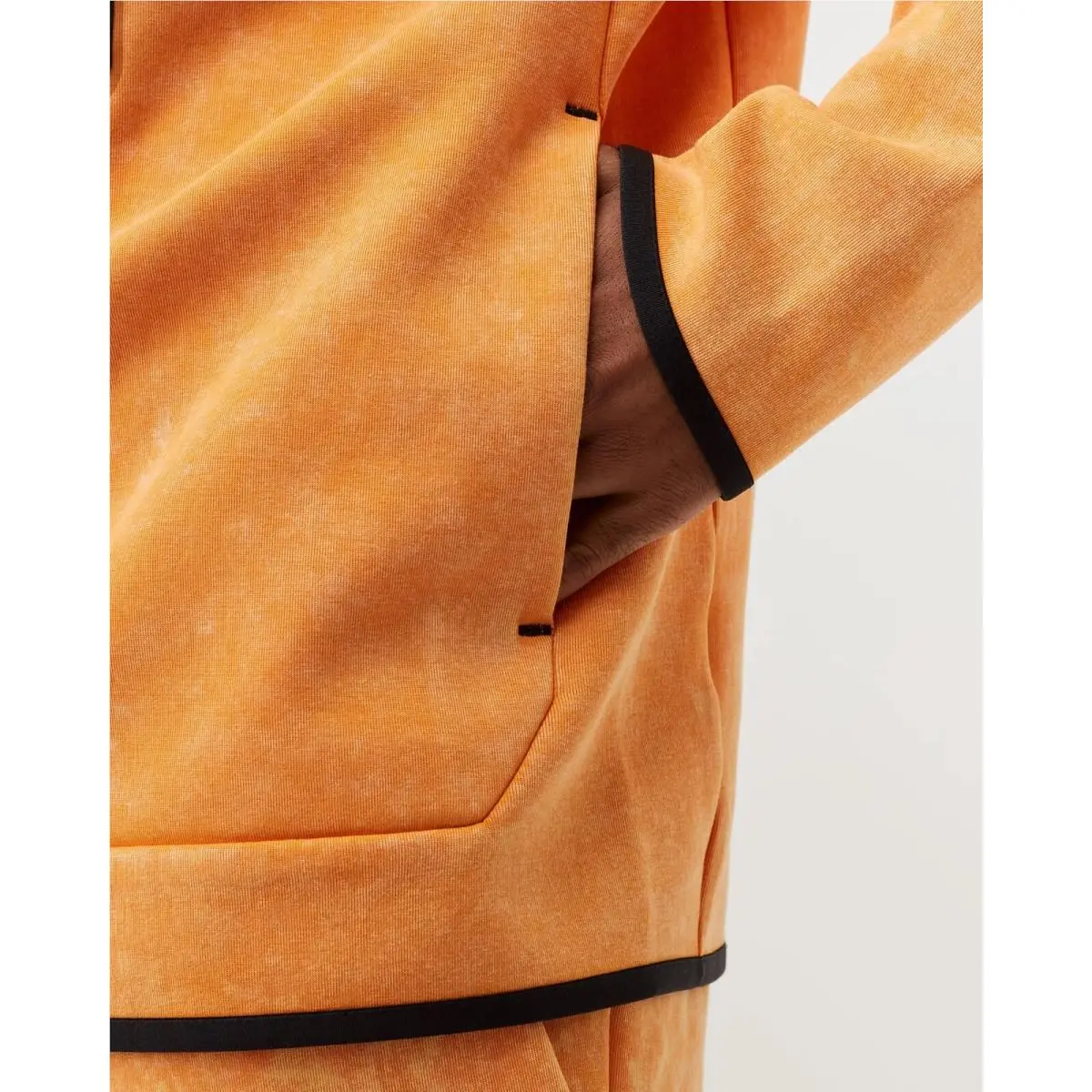 Nike clothing - Orange (UPC: 195868489804) 2