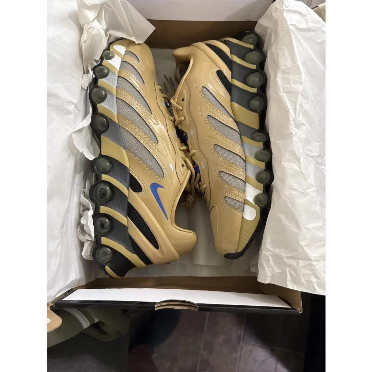 Nike Air Max DN8 Men’s Size 14 IB4029-700 Club Gold/metallic Silver