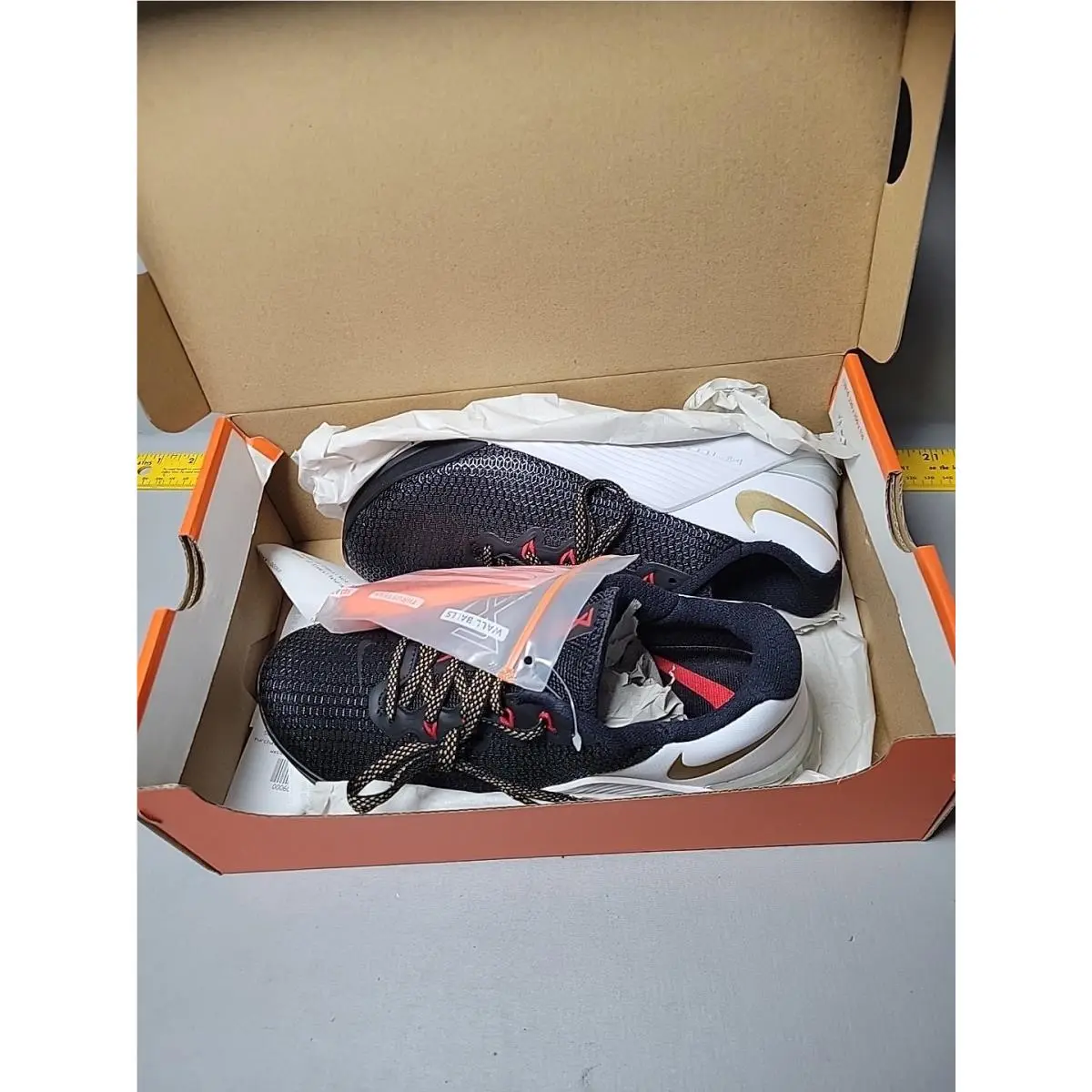 Nike Wmns Metcon 5 Women`s 8.5 AO2982-076 Black/metalic Gold- White Training Sh
