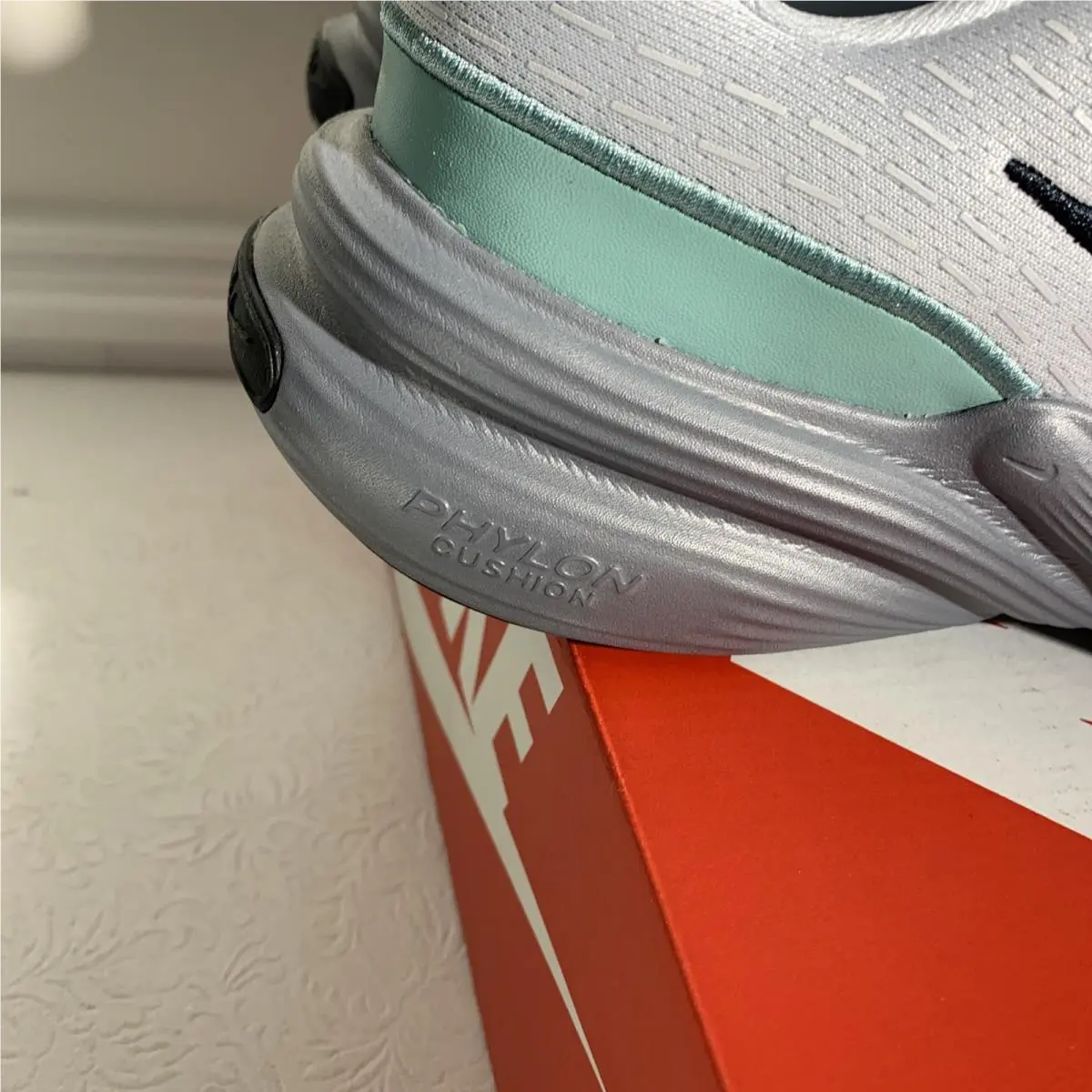 Nike shoes - Nike Uplift SC - Uplift - White (UPC: 0198482423728) 4
