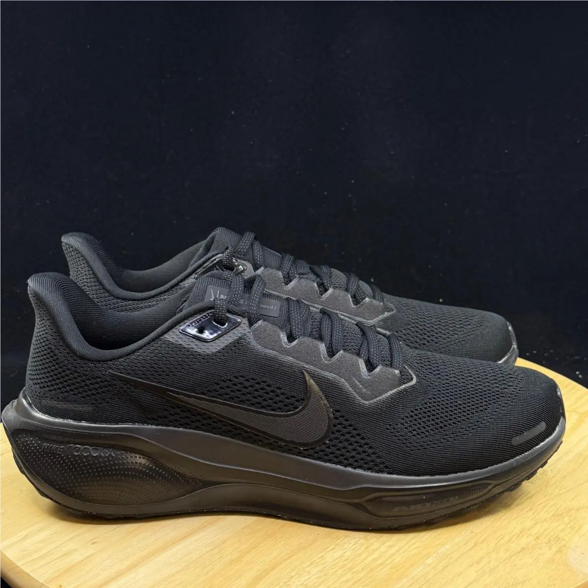 Nike shoes - Black 2