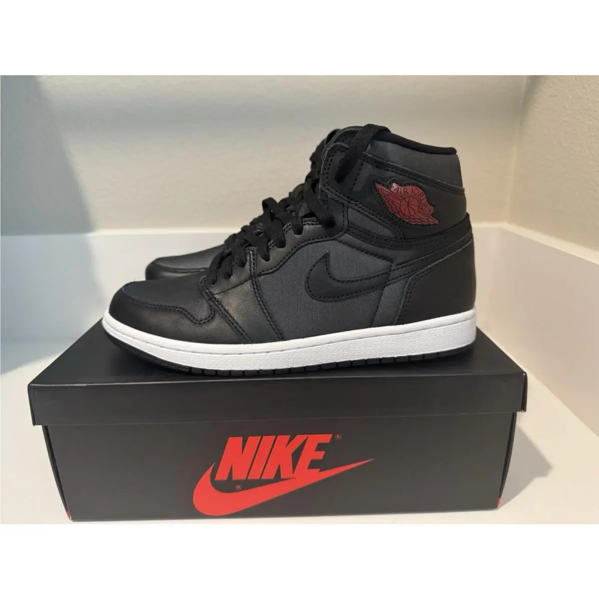 Nike Air Jordan 1 Men`s Sneakers Retro High OG