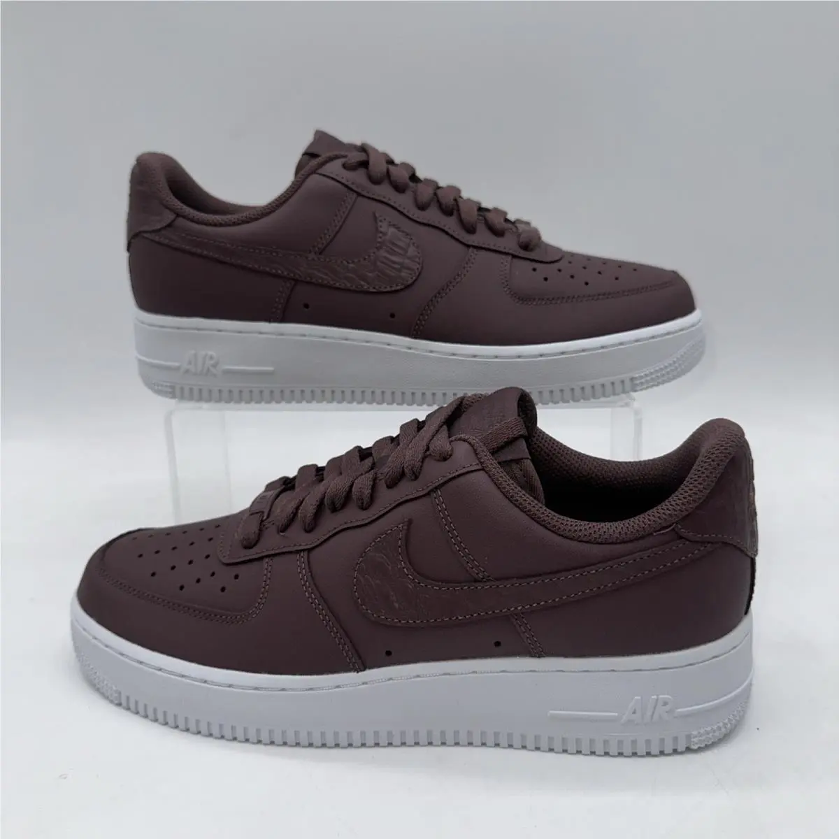 Nike Women`s Size 10 Air Force 1 `07 SE IO4837 500 Maroon/white Sneaker