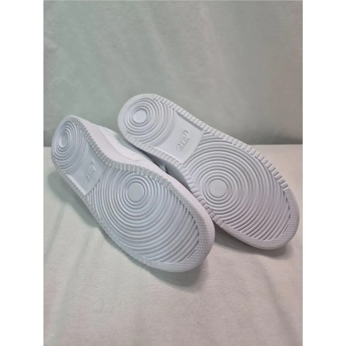 Nike shoes - White (UPC: 193151672841) 8