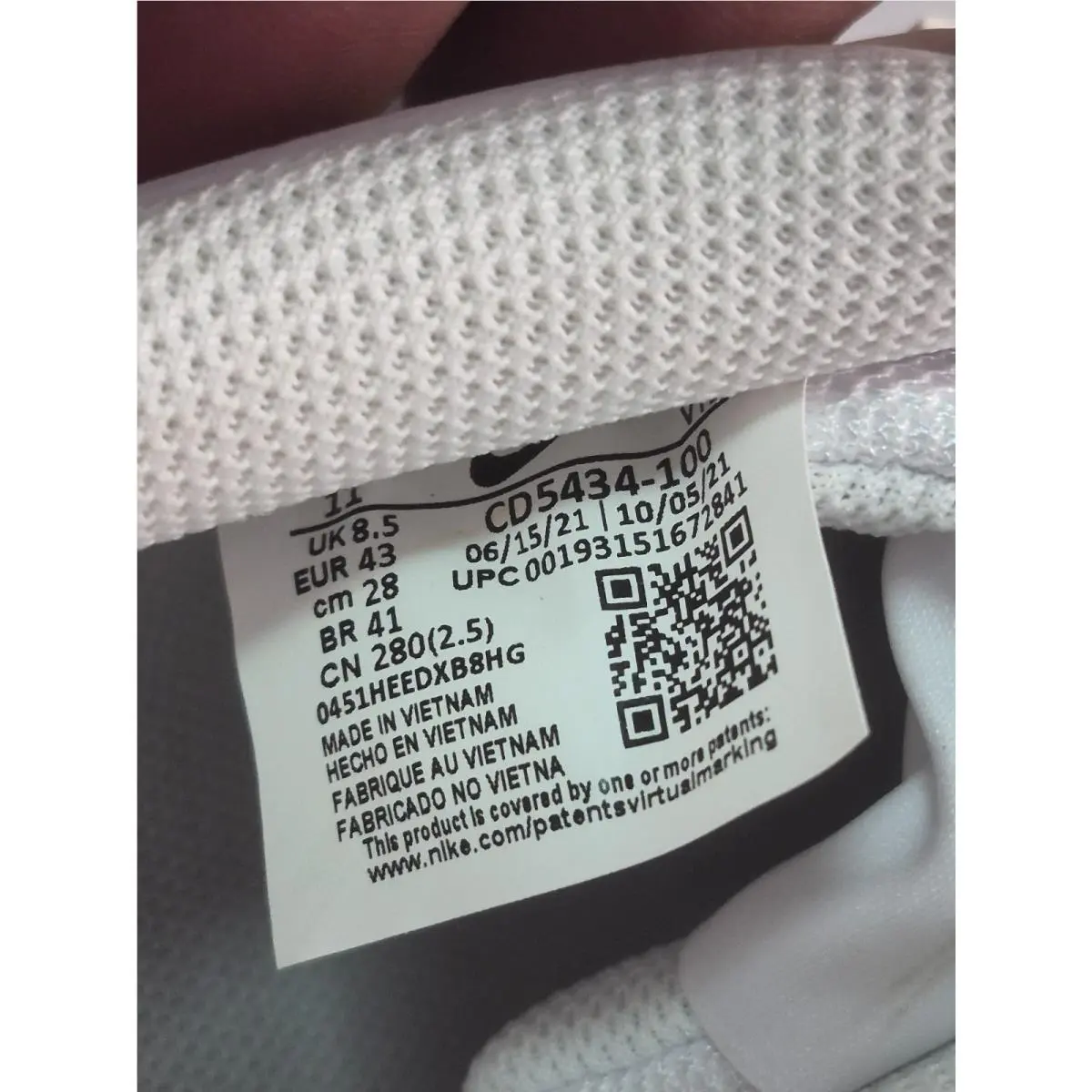 Nike shoes - White (UPC: 193151672841) 9