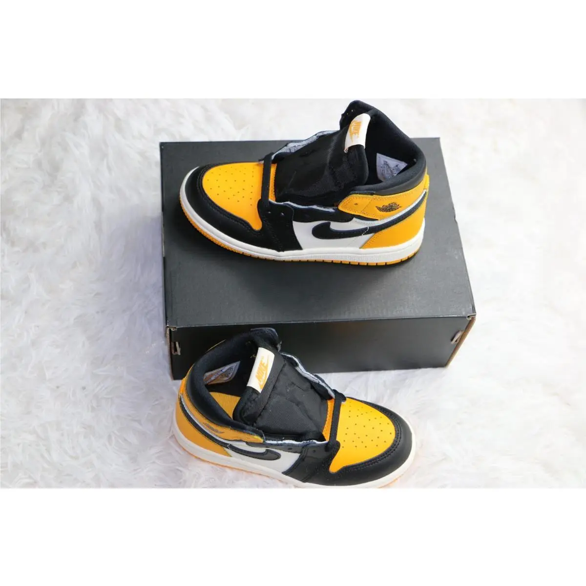 Nike shoes - Air Jordan 1 - Air - Yellow (UPC: 0196149164021) 4