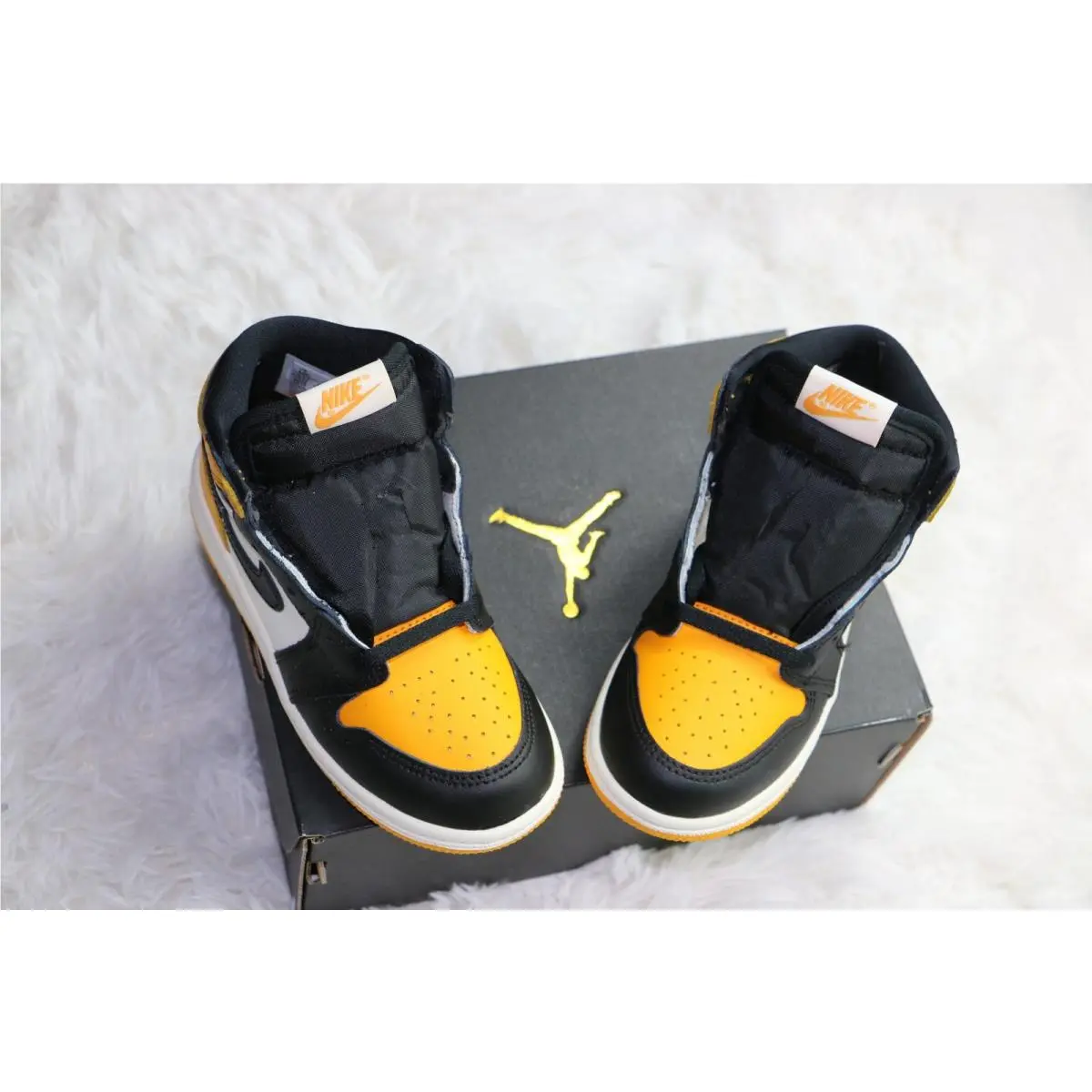 Nike shoes - Air Jordan 1 - Air - Yellow (UPC: 0196149164021) 5