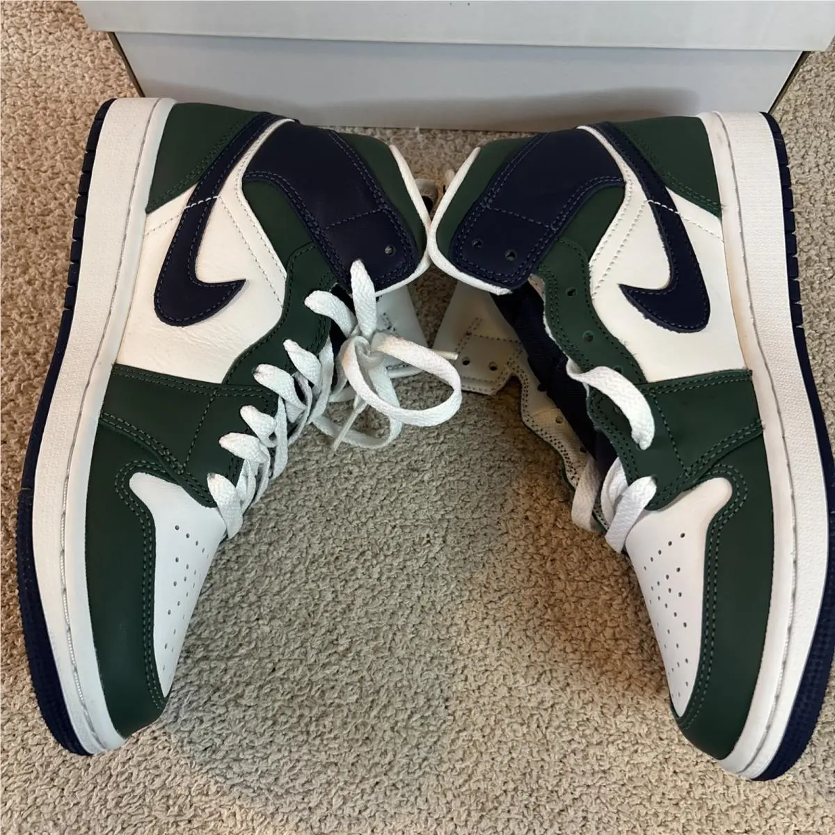 Nike shoes - Air Jordan 1 Mid SE - Blue 1