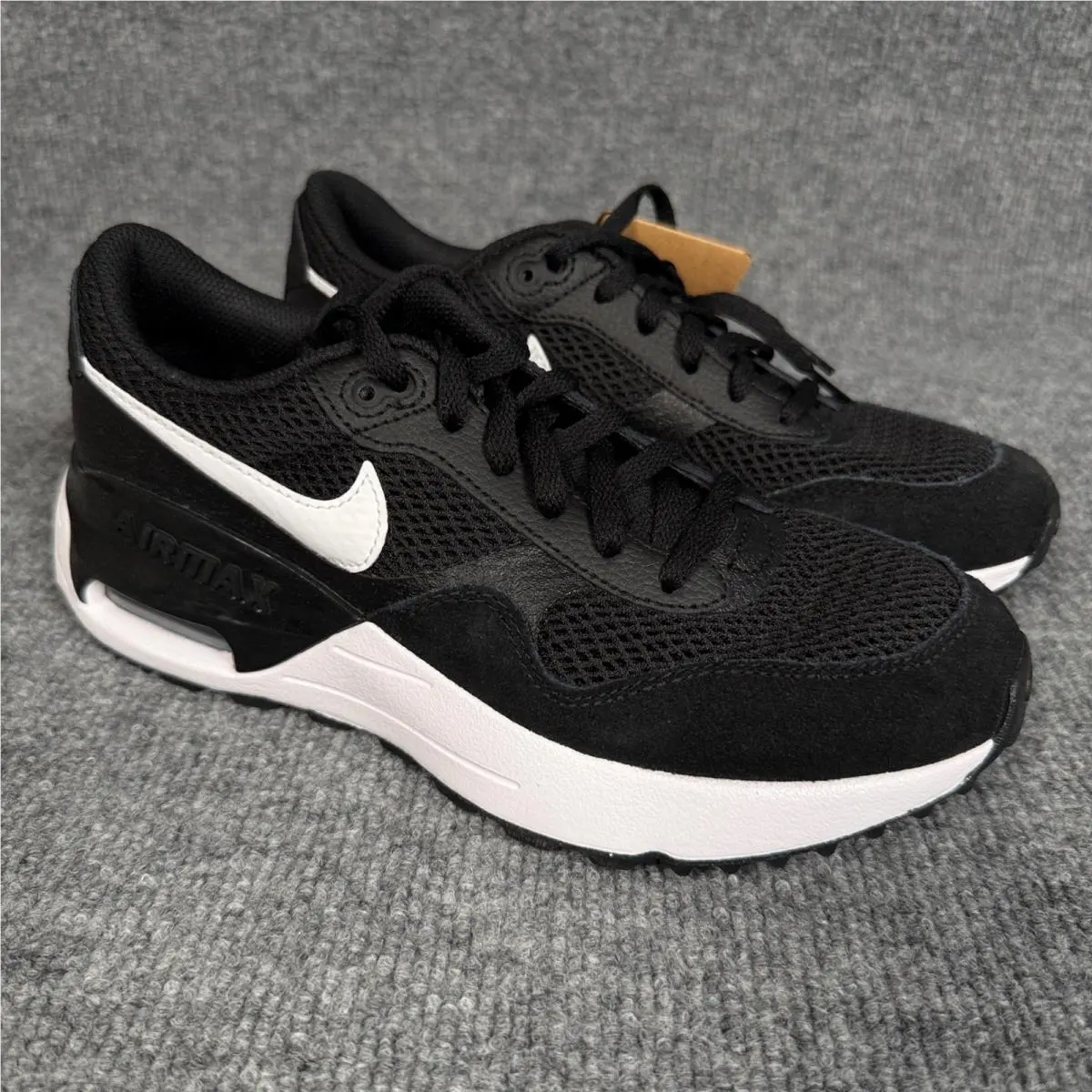Nike Boy`s Size 5 Air Max System Sneaker Black White Shoes Athletic Laces Casual
