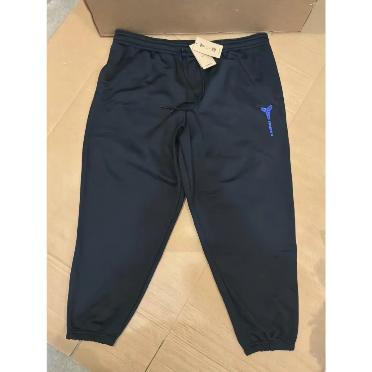 Nike Kobe Bryant Mamba FC Barcelona Sweatpants Joggers HQ9616-010 Men’s Sz 2XL