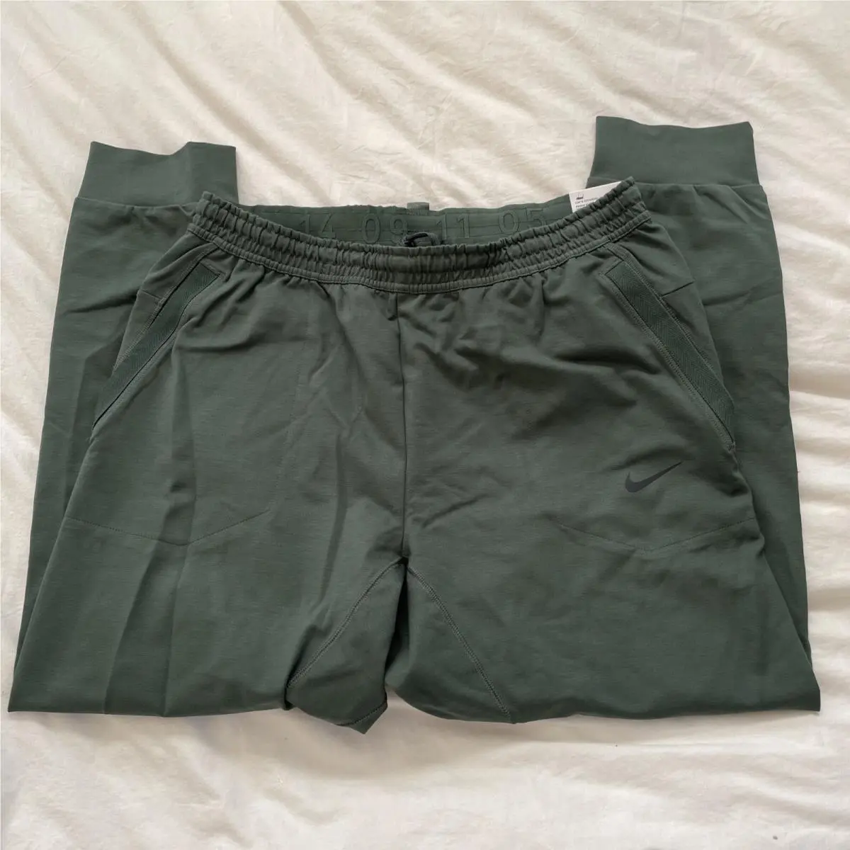 Nike clothing - Green (UPC: 0193146272414) 2