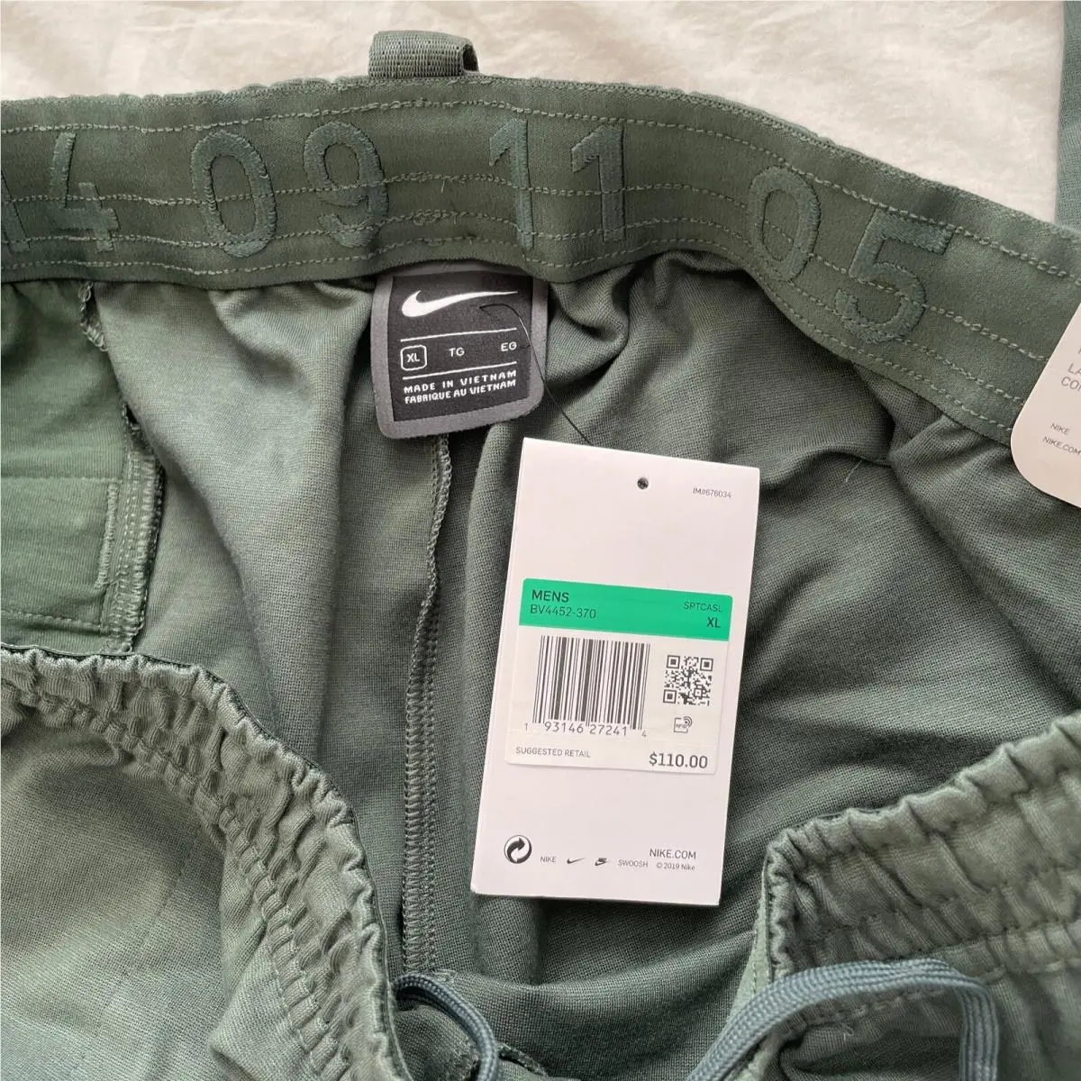 Nike clothing - Green (UPC: 0193146272414) 6