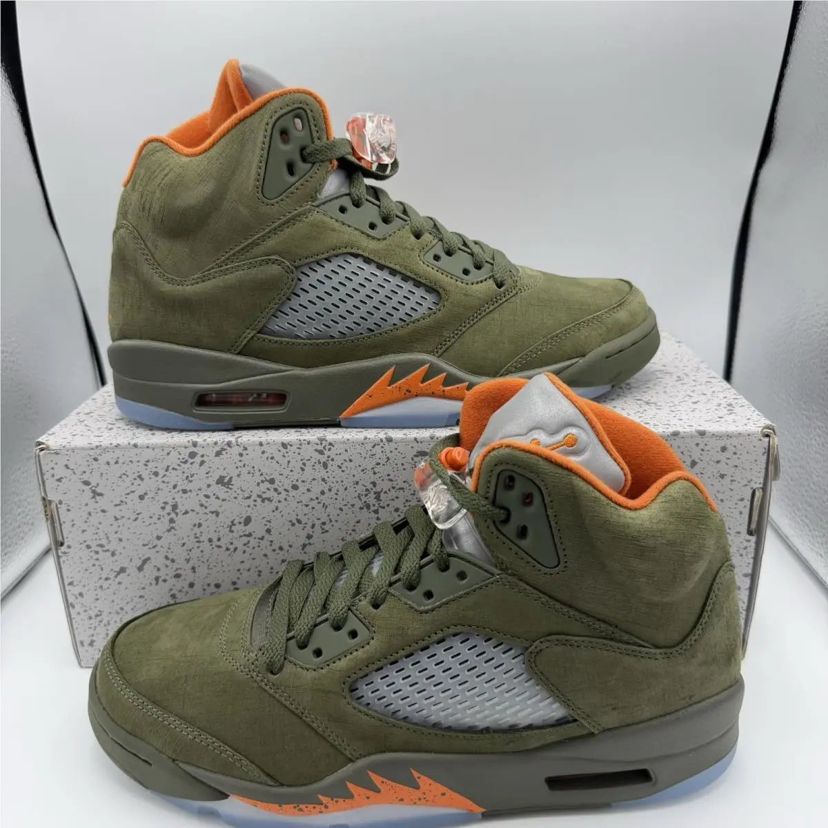 Nike Air Jordan V 5 Retro Army Olive Solar Orange Undftd DD0587-308 sz 9.5 Men`s