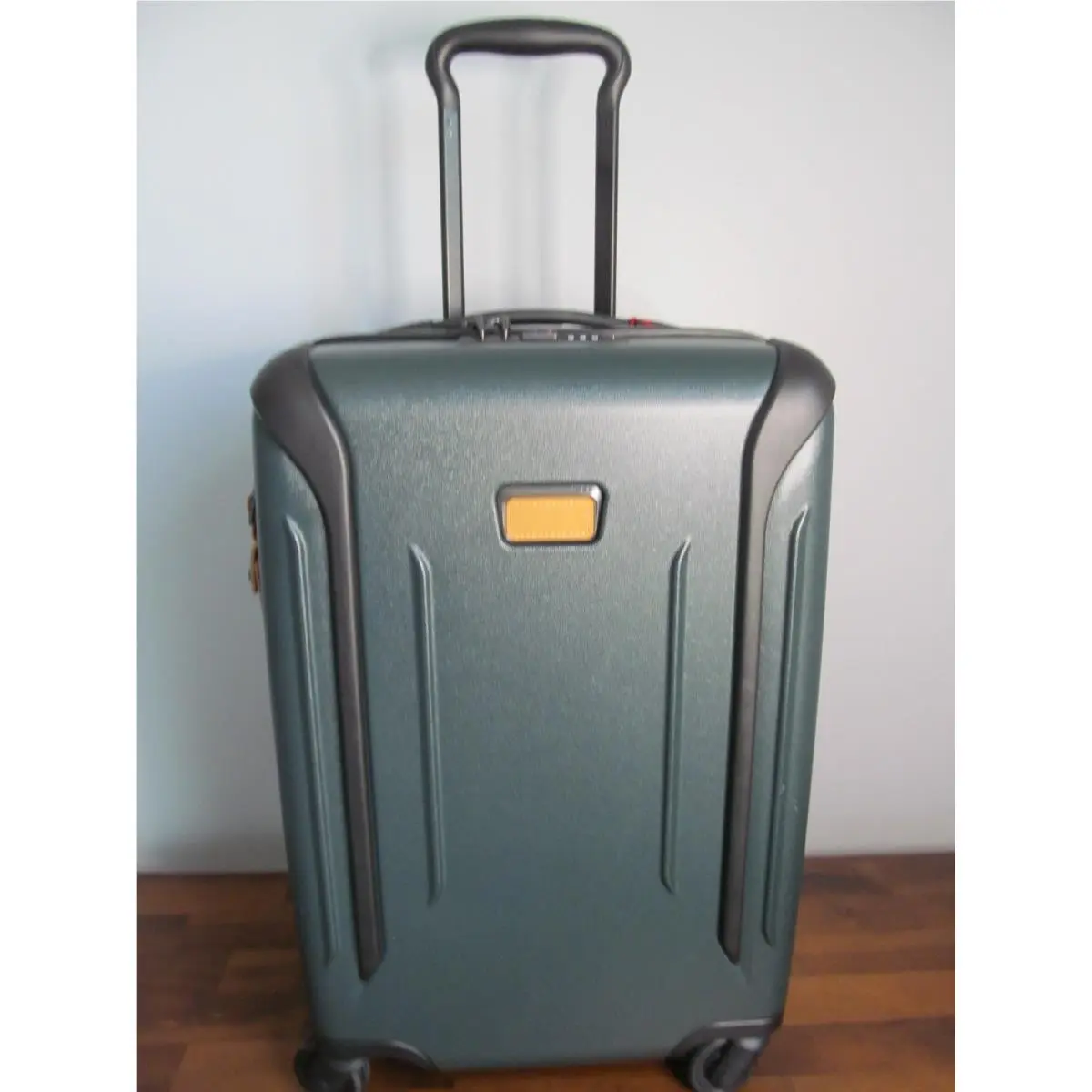 Tumi Vapor 2025 Green International Expandable Carry On Spinner-tsa Lock