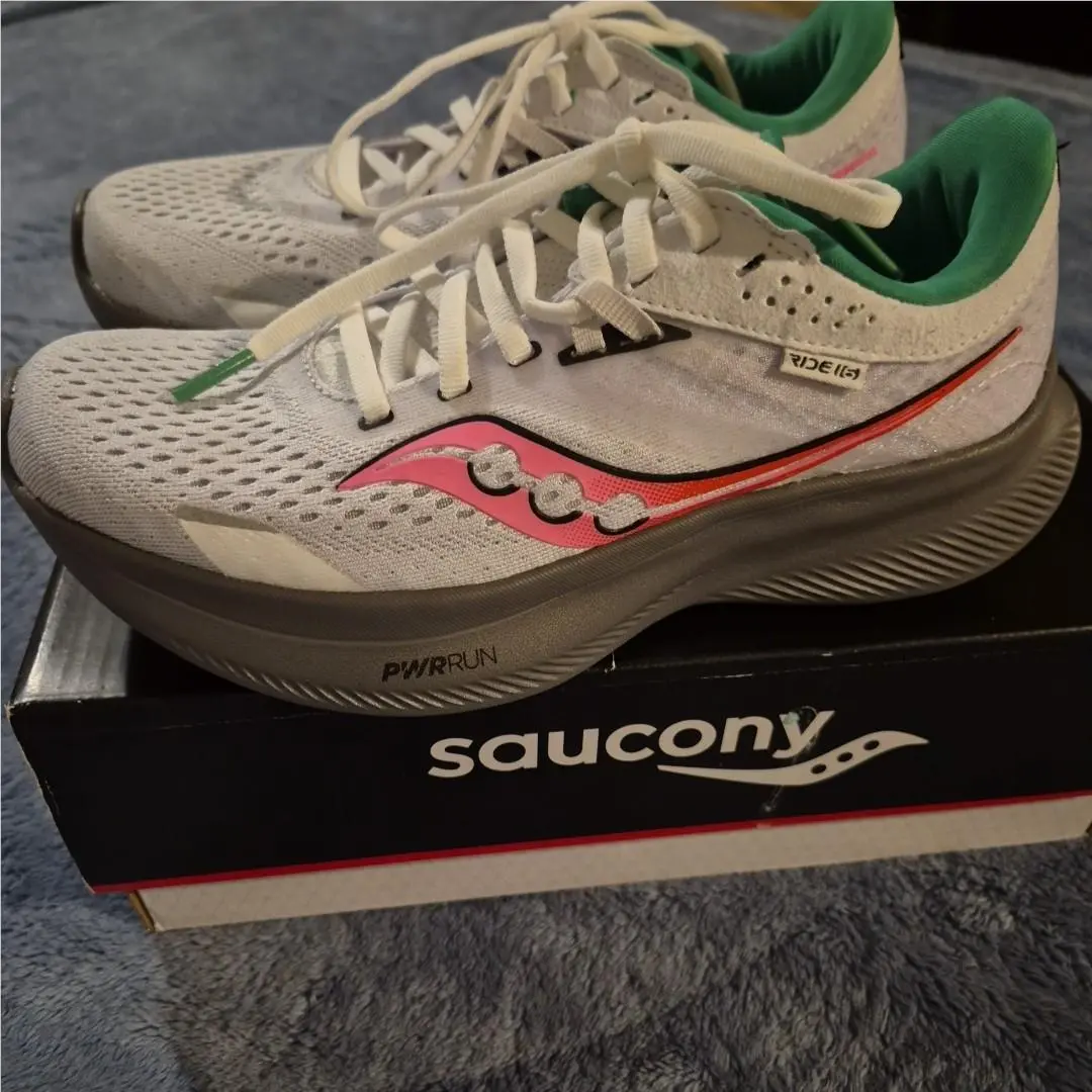 Womens Saucony Ride 16 White/gravel/pink Running Shoes. Size 5.5