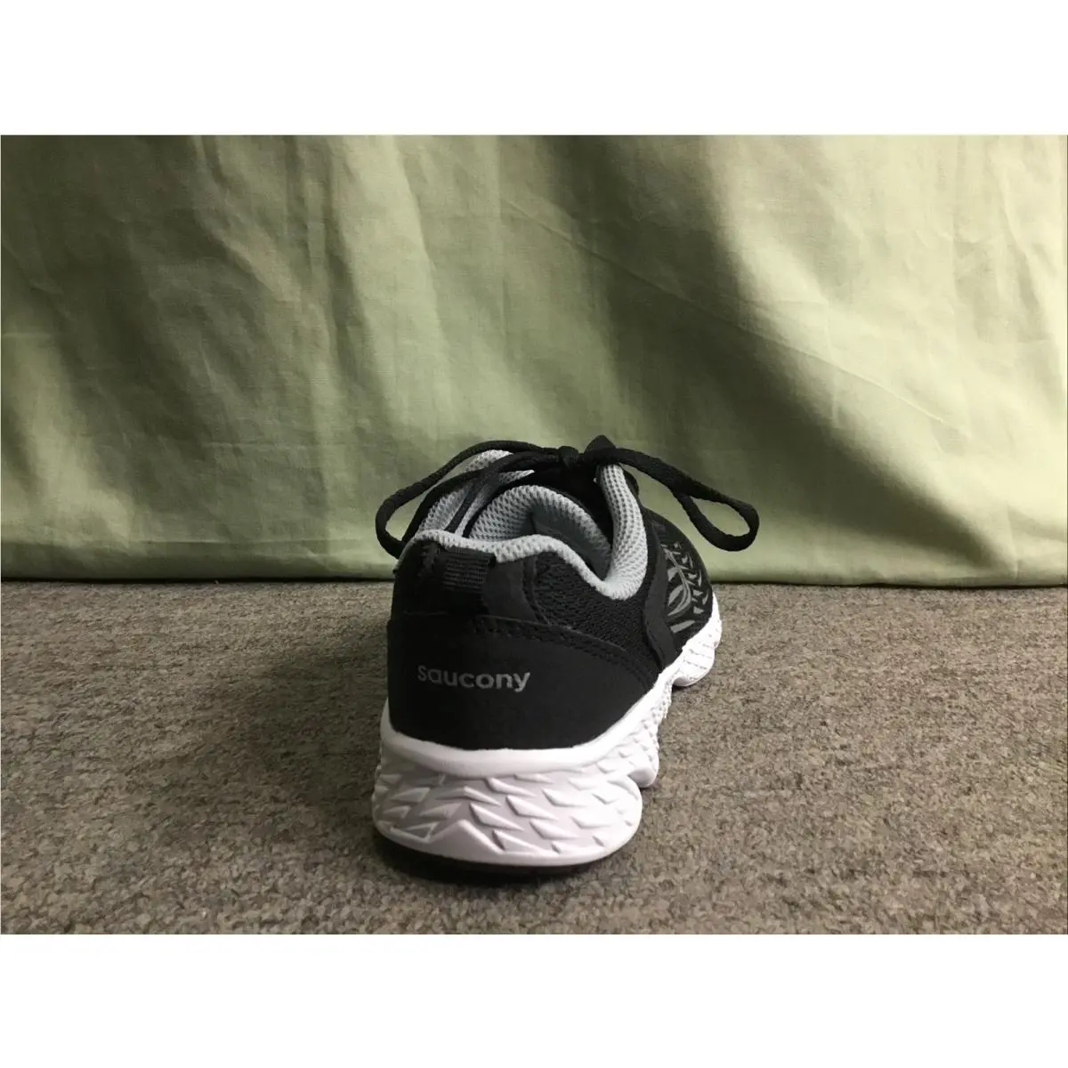 Saucony shoes - Black 2