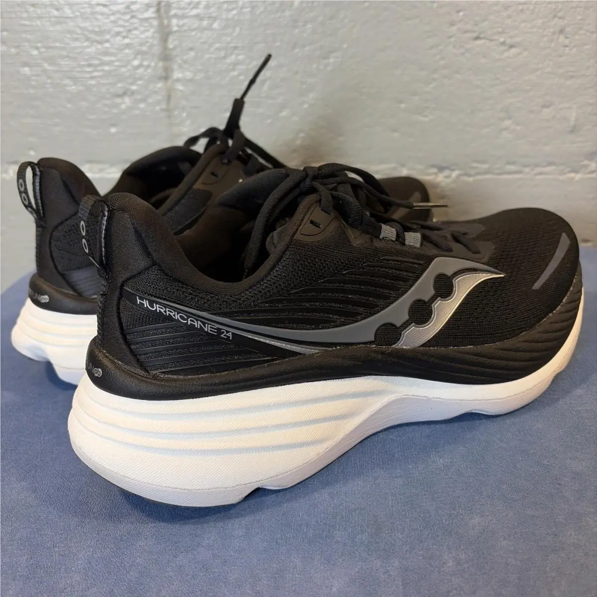 Saucony shoes - Saucony Hurricane 24 - Hurricane - Black/Carbon 2