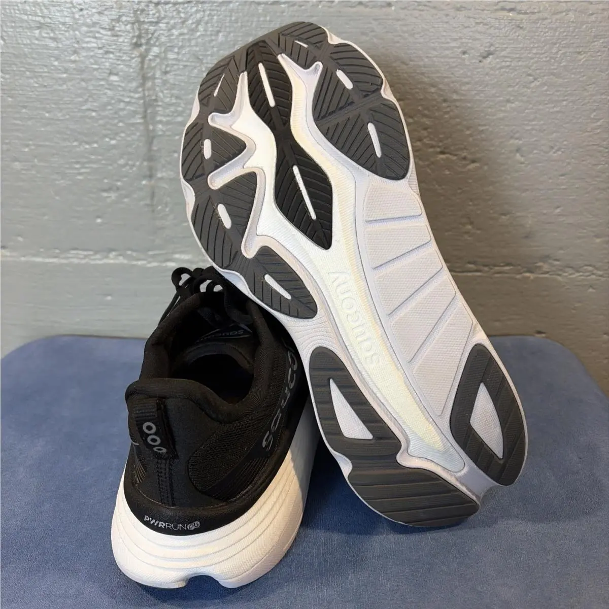 Saucony shoes - Saucony Hurricane 24 - Hurricane - Black/Carbon 3