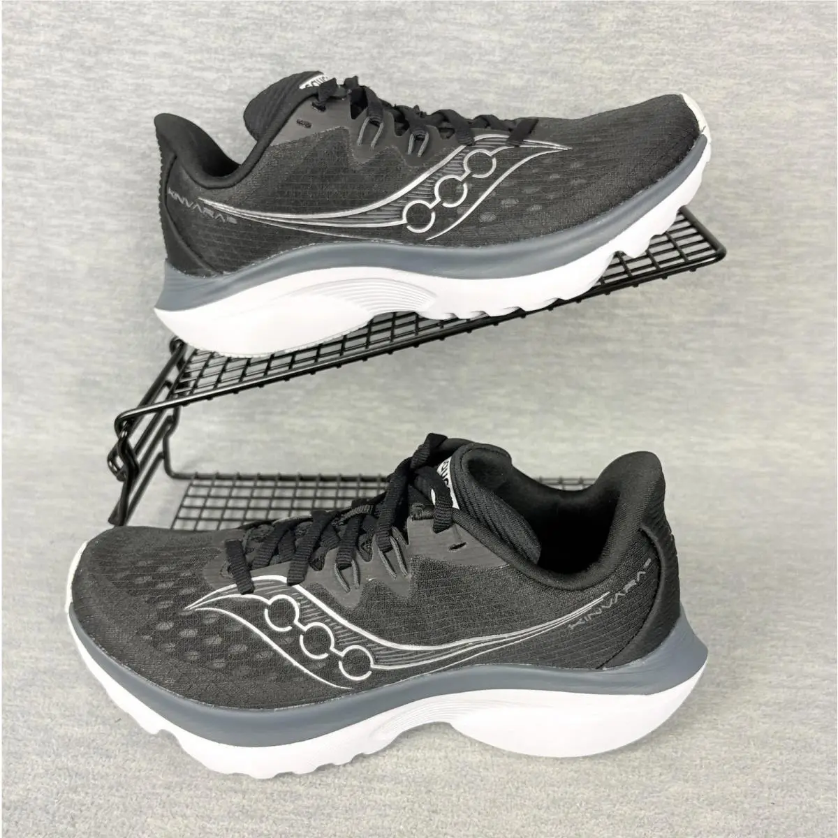 Saucony Kinvara 19 Running Sneakers Womens 6 M Black White Comfort